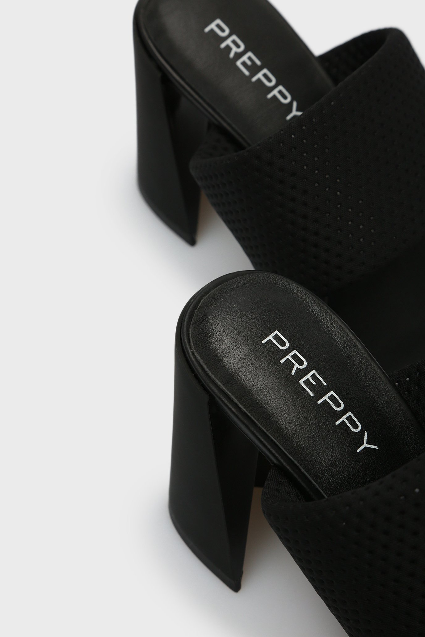 Женские черные кожаные мюли 10