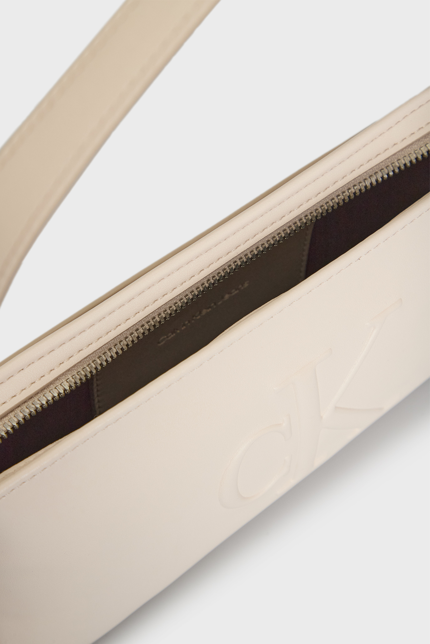 Женская бежевая сумка SCULPTED SHOULDER POUCH25 DEBOSS 6