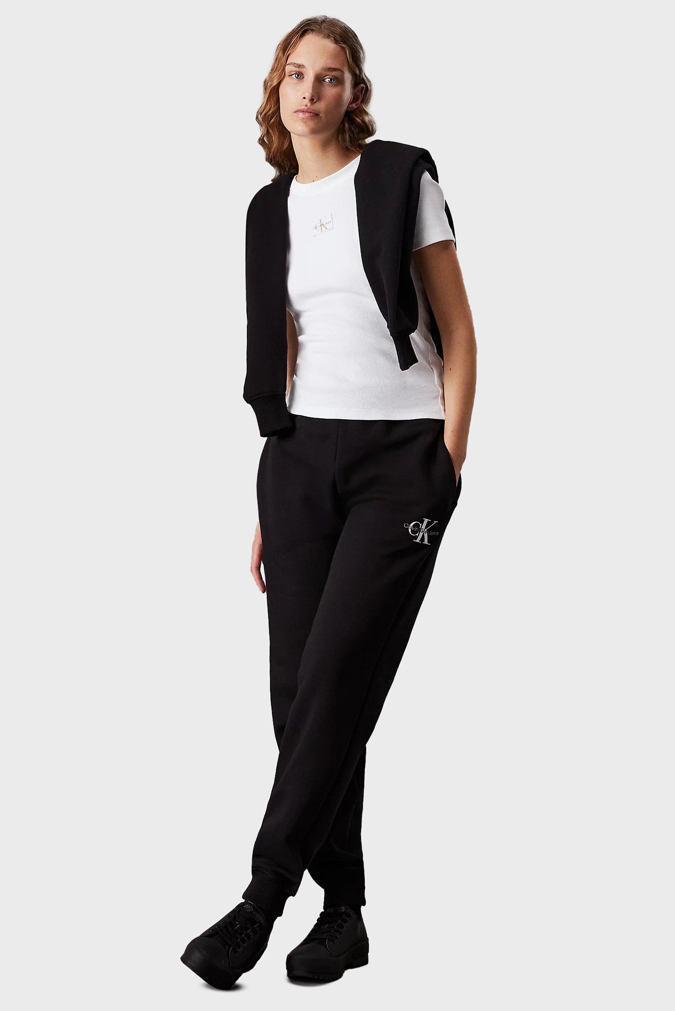 Женские черные спортивные брюки MONOLOGO CUFFED JOG PANT 5