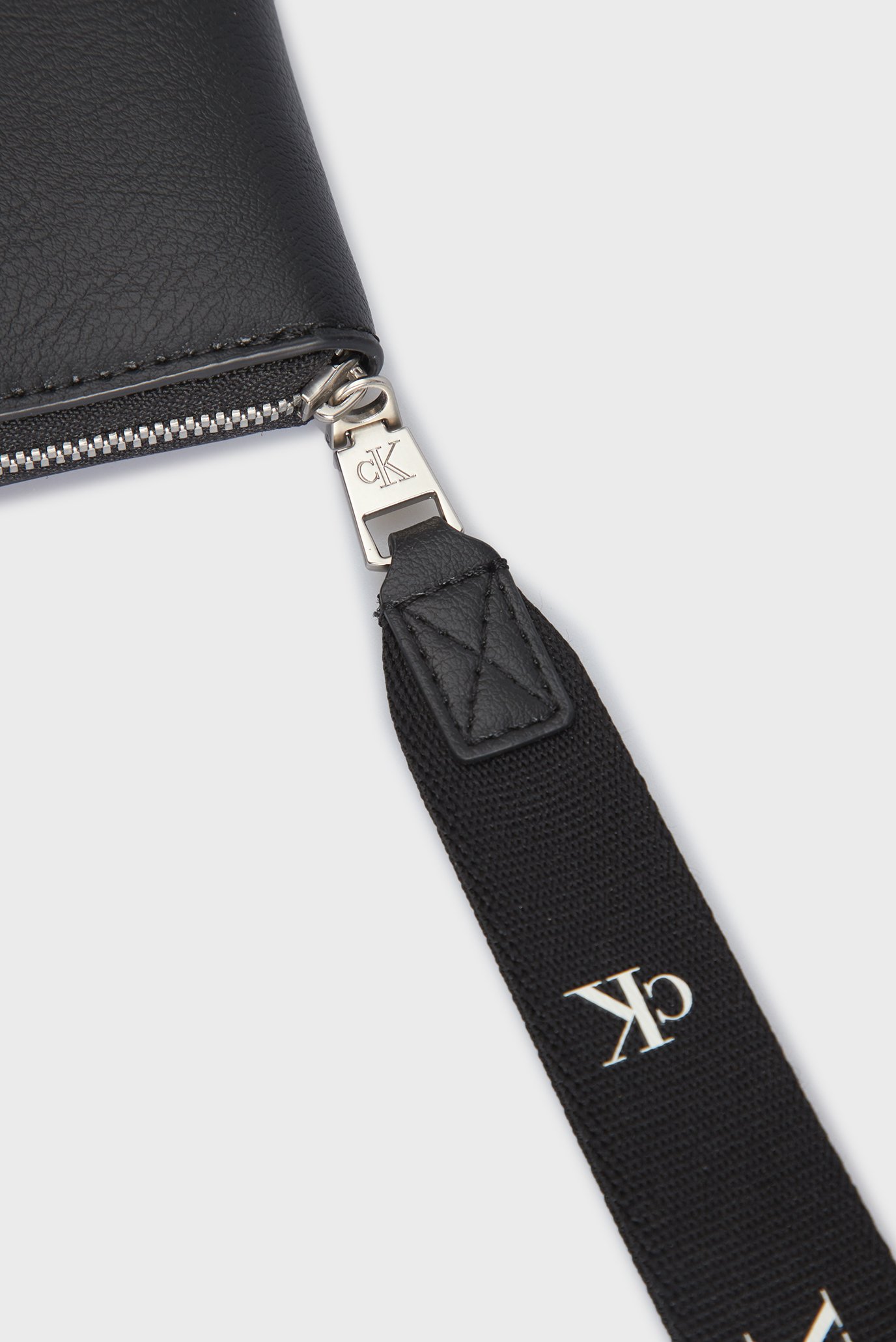 Кошелек ULTRALIGHT MED ZA W WRISTLET PUCalvin Klein Jeans Кошелек ULTRALIGHT MED ZA W WRISTLET PU 6