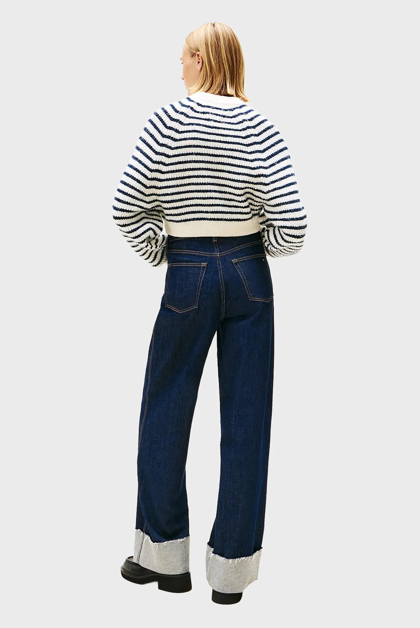 Свитер TJW CROP BADGE SWEATER 3