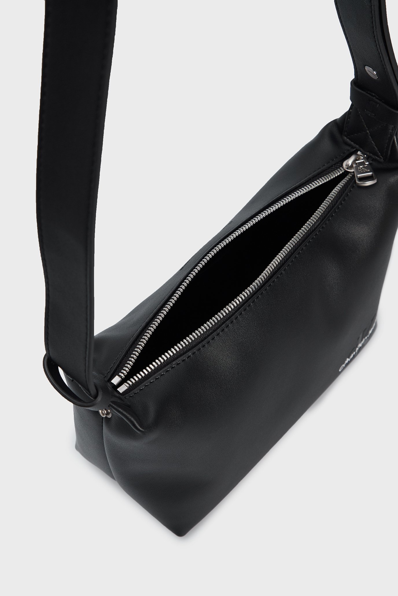 Женская черная сумка SCULPTED ROUNDED Calvin Klein Jeans Женская черная сумка SCULPTED ROUNDED 4