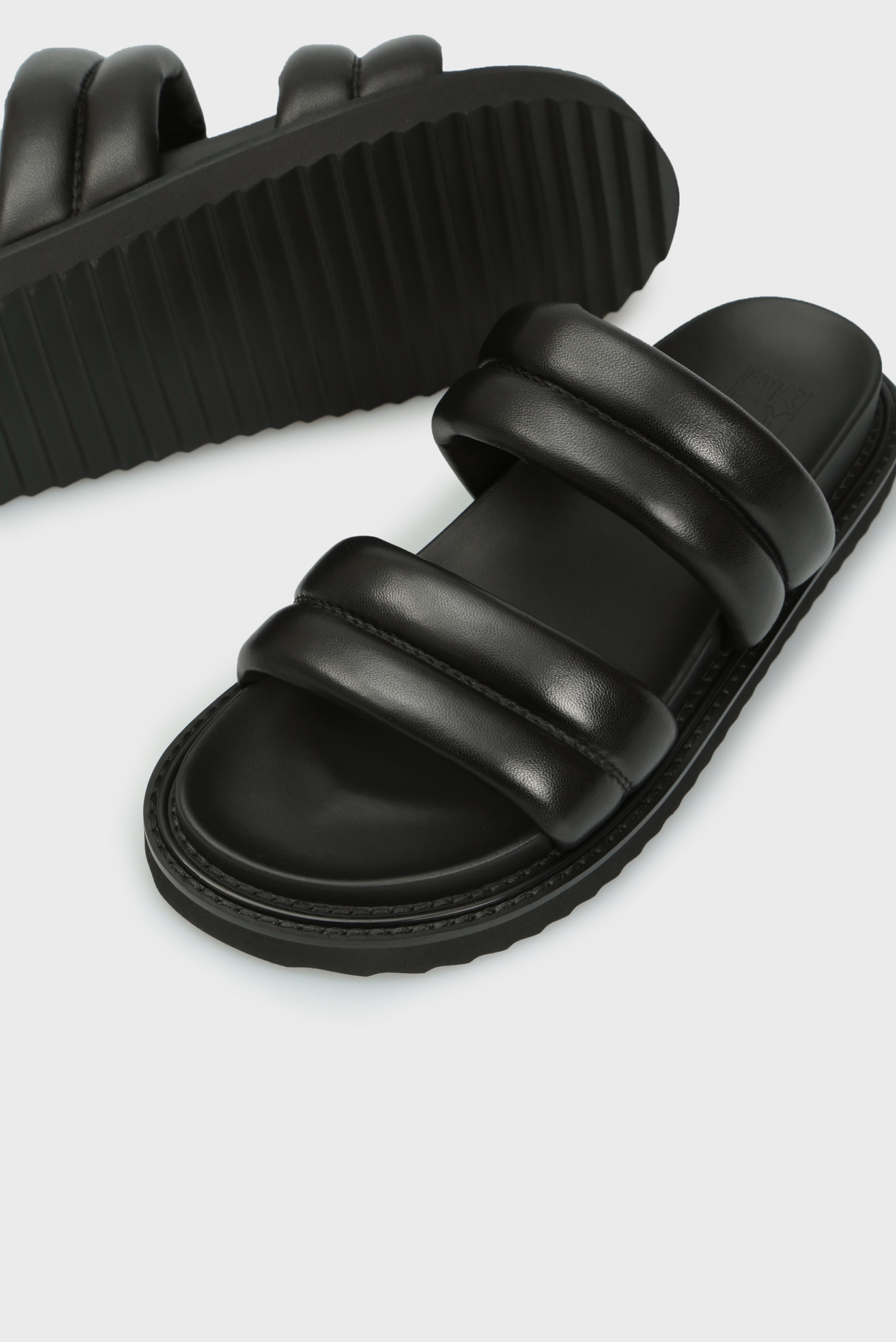 Женские черные кожаные слайдеры Toscana 7