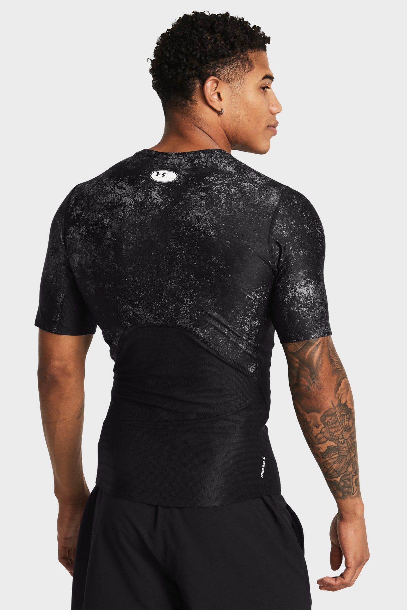 Мужская черная футболка с узором UA HG IsoChill Prtd SSUnder Armour Мужская черная футболка с узором UA HG IsoChill Prtd SS 2