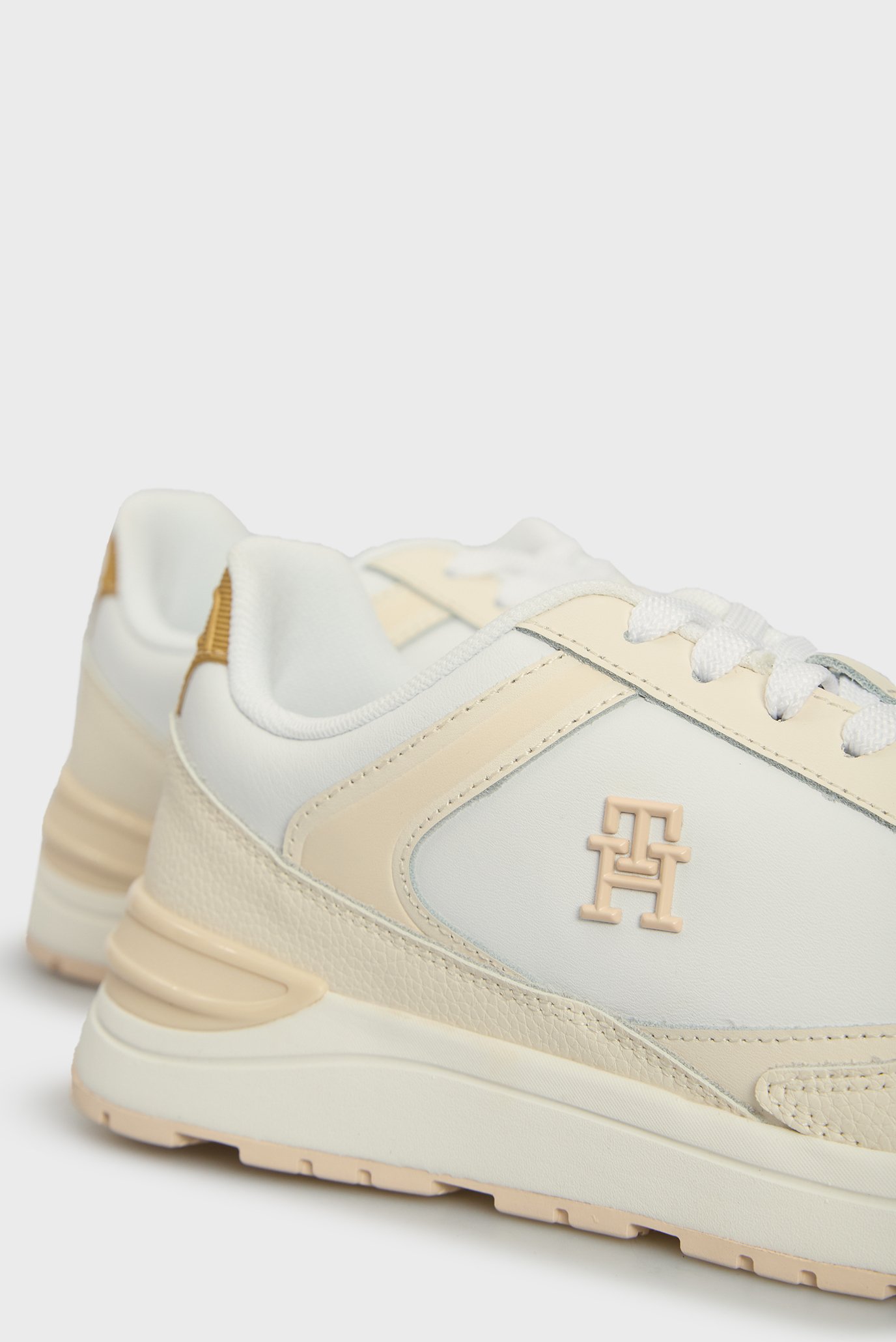 Женские белые кожаные кроссовки CASUAL FASHION RUNNER LTHR 2