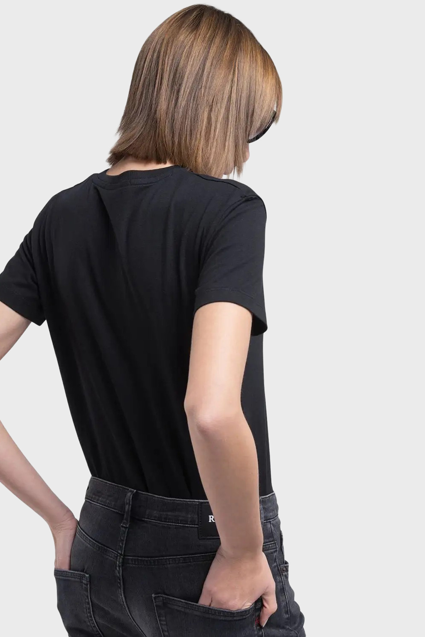 Женская черная футболка 3