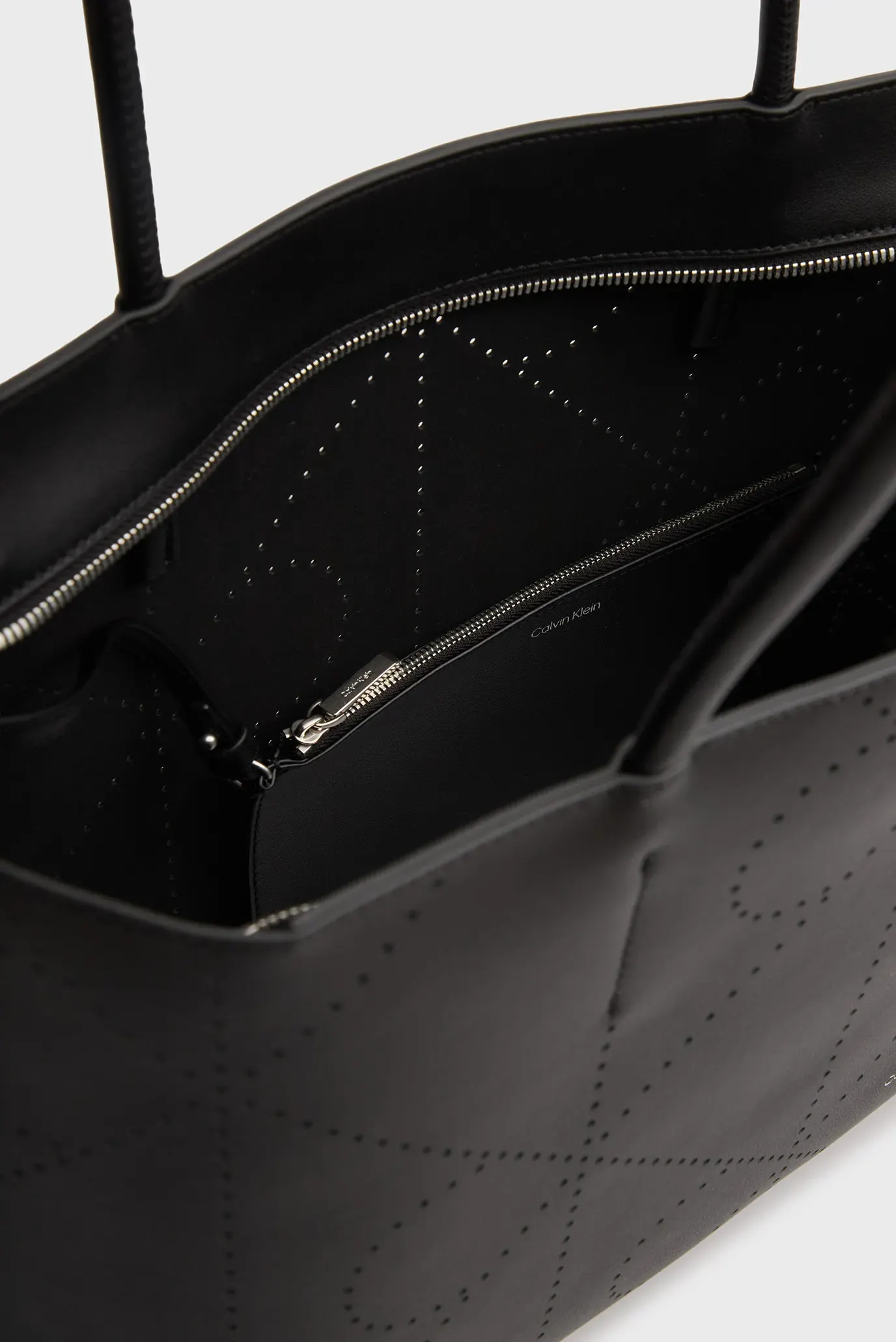 Сумка EMBLEM AOP PERFOR LTHR TOTE 5