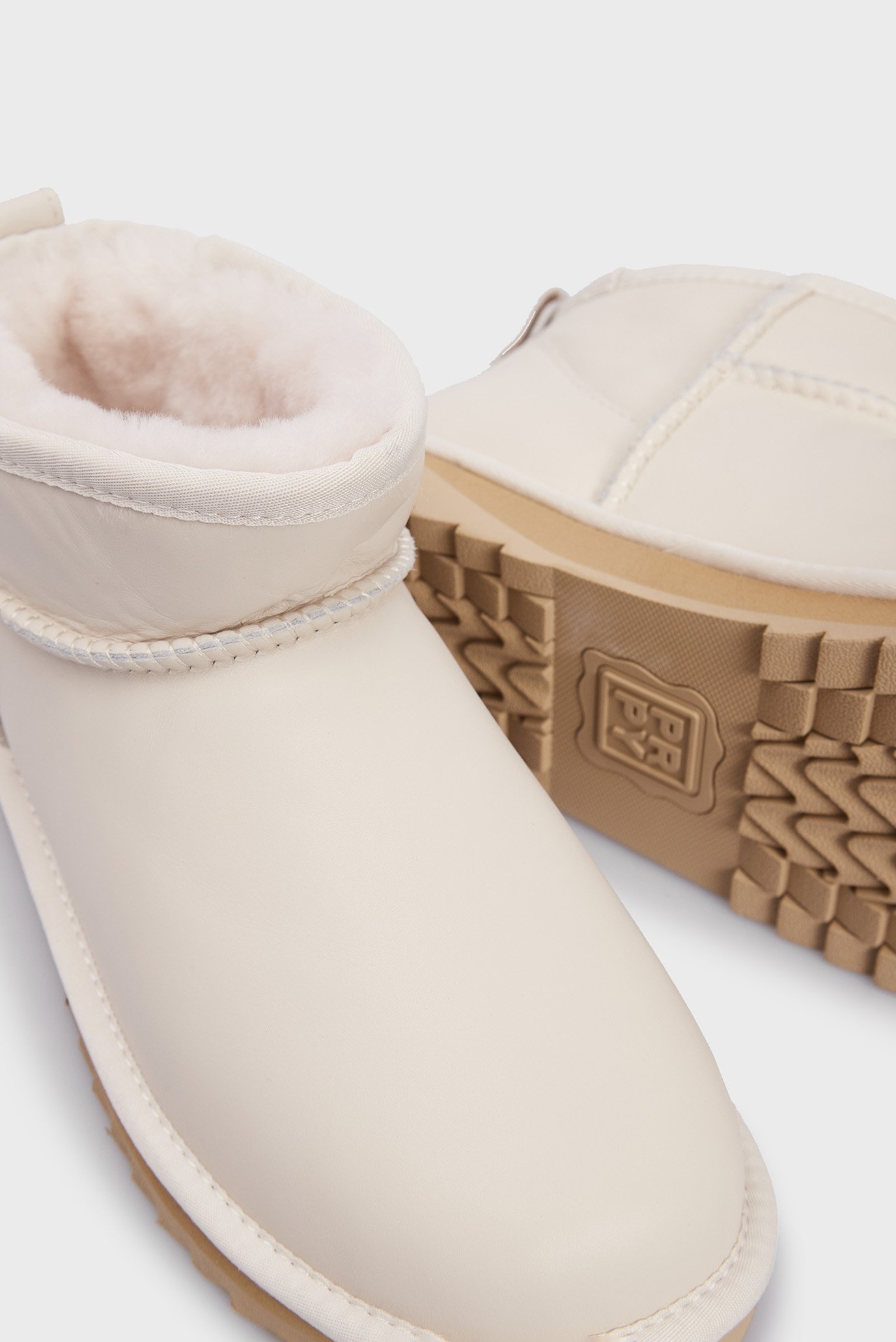 Женские белые кожаные угги 3