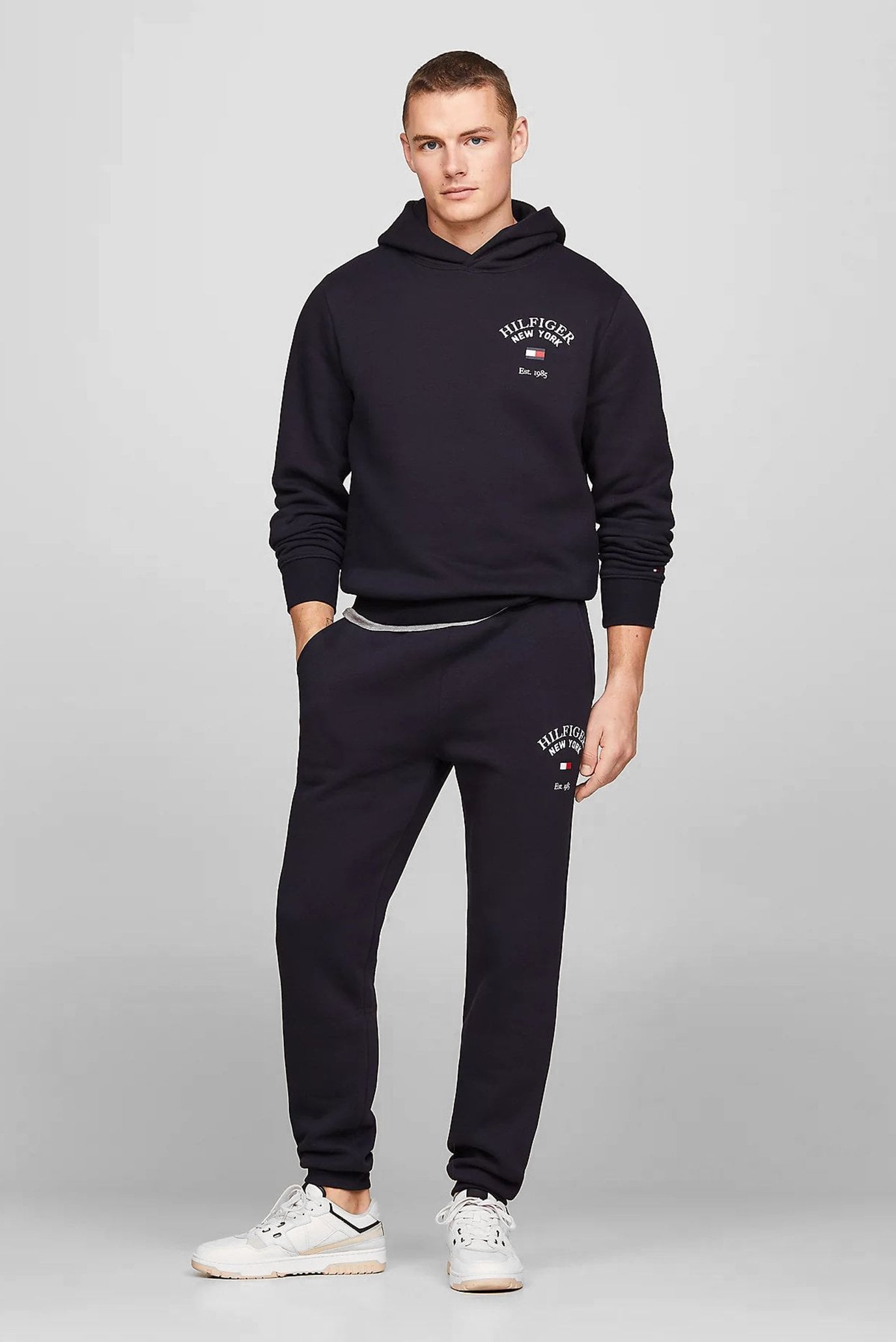 Штаны спортивные ARCHED VARSITY SWEATPANT 2