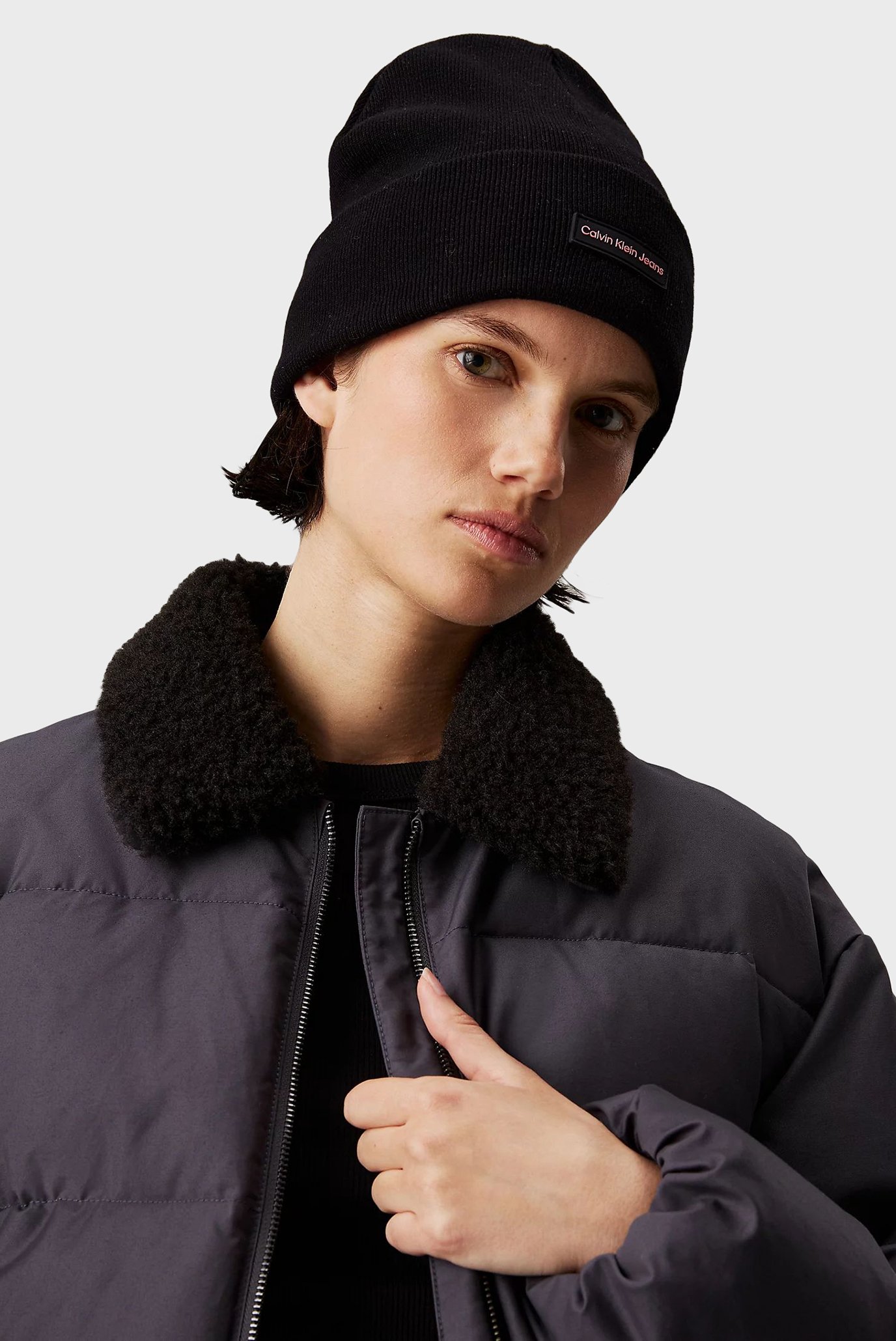 Женская черная шапка INST PATCH BEANIE 2