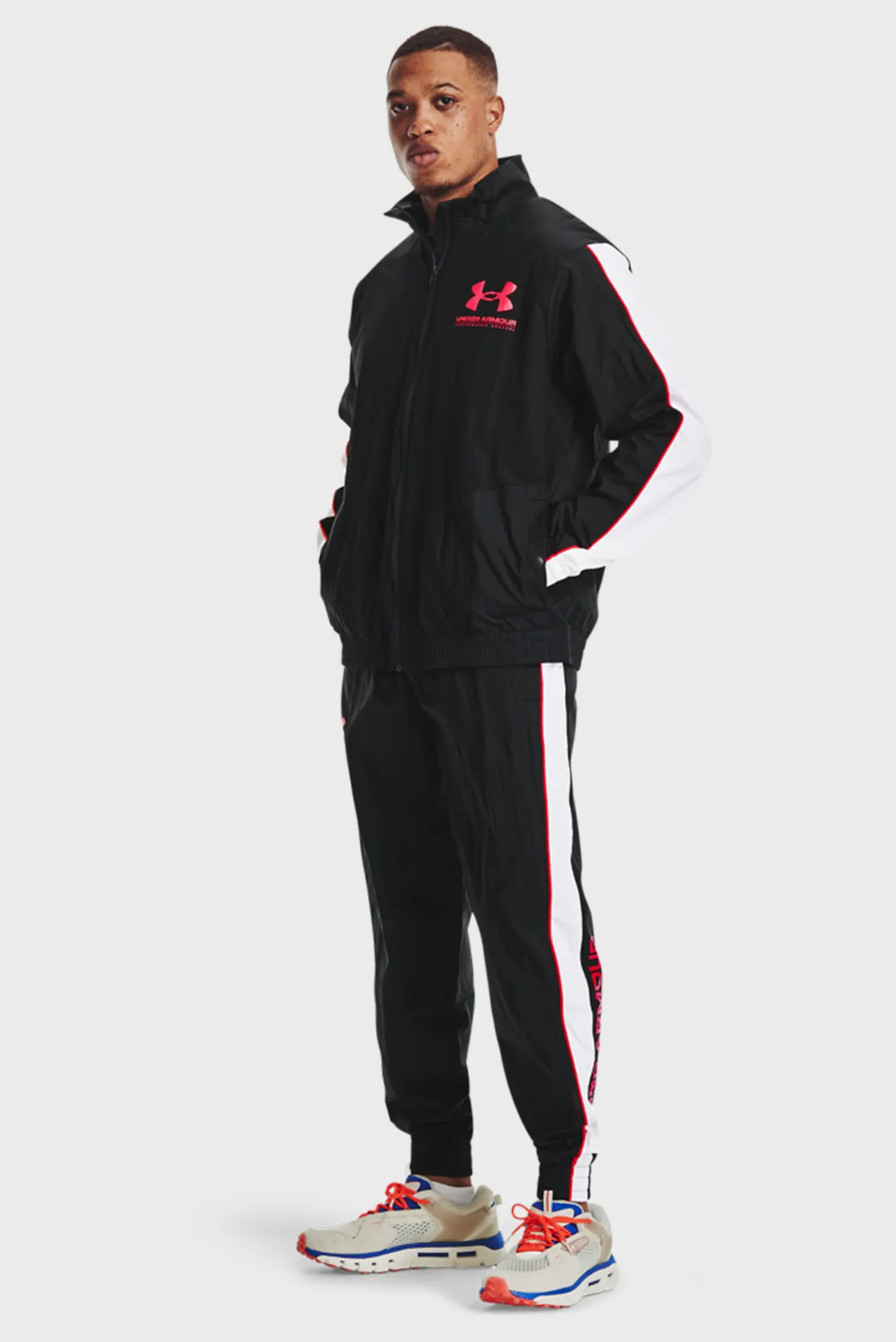 Мужская черная ветровка UA WOVEN TRACK JACKET 8