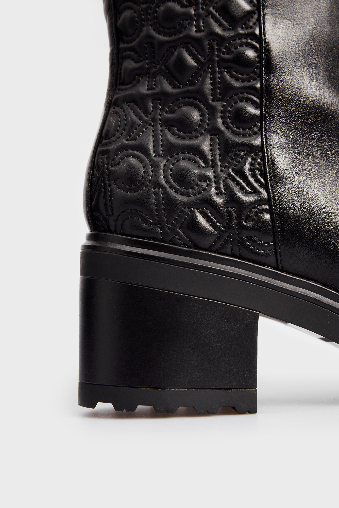 Женские черные кожаные ботильоны 10