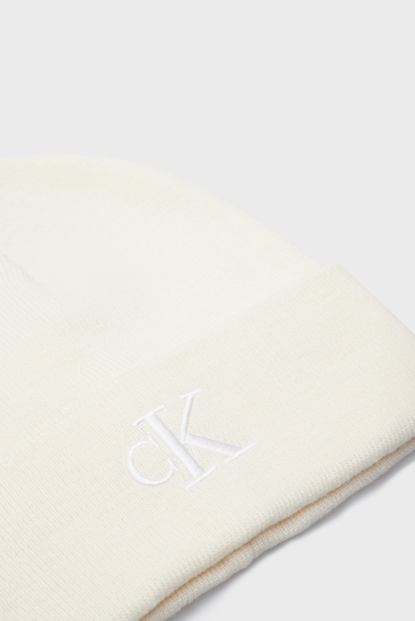 Женская бежевая шапка MONOGRAM EMBRO BEANIE 3