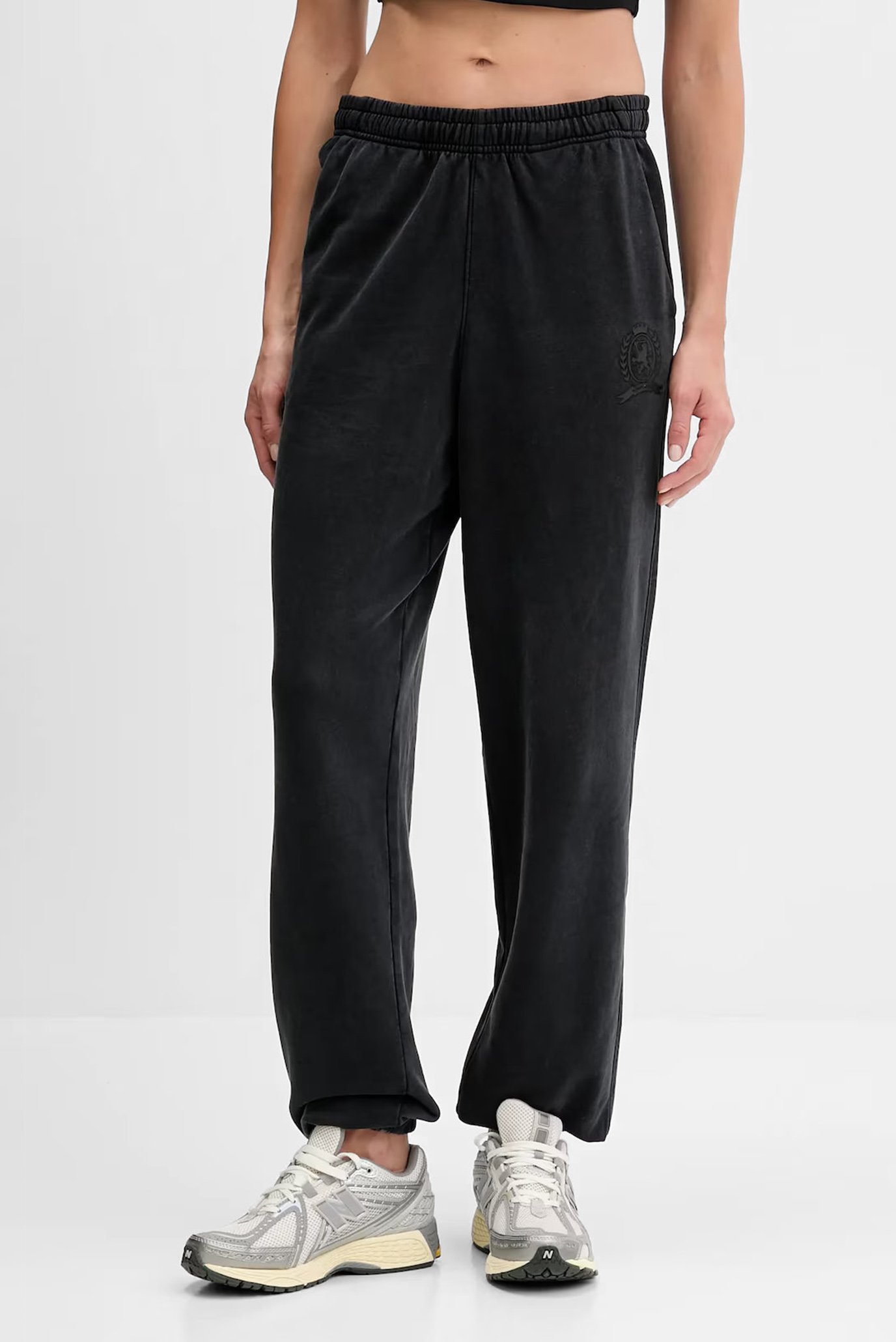 Штаны спортивные TJW CREST SWEATPANT 1