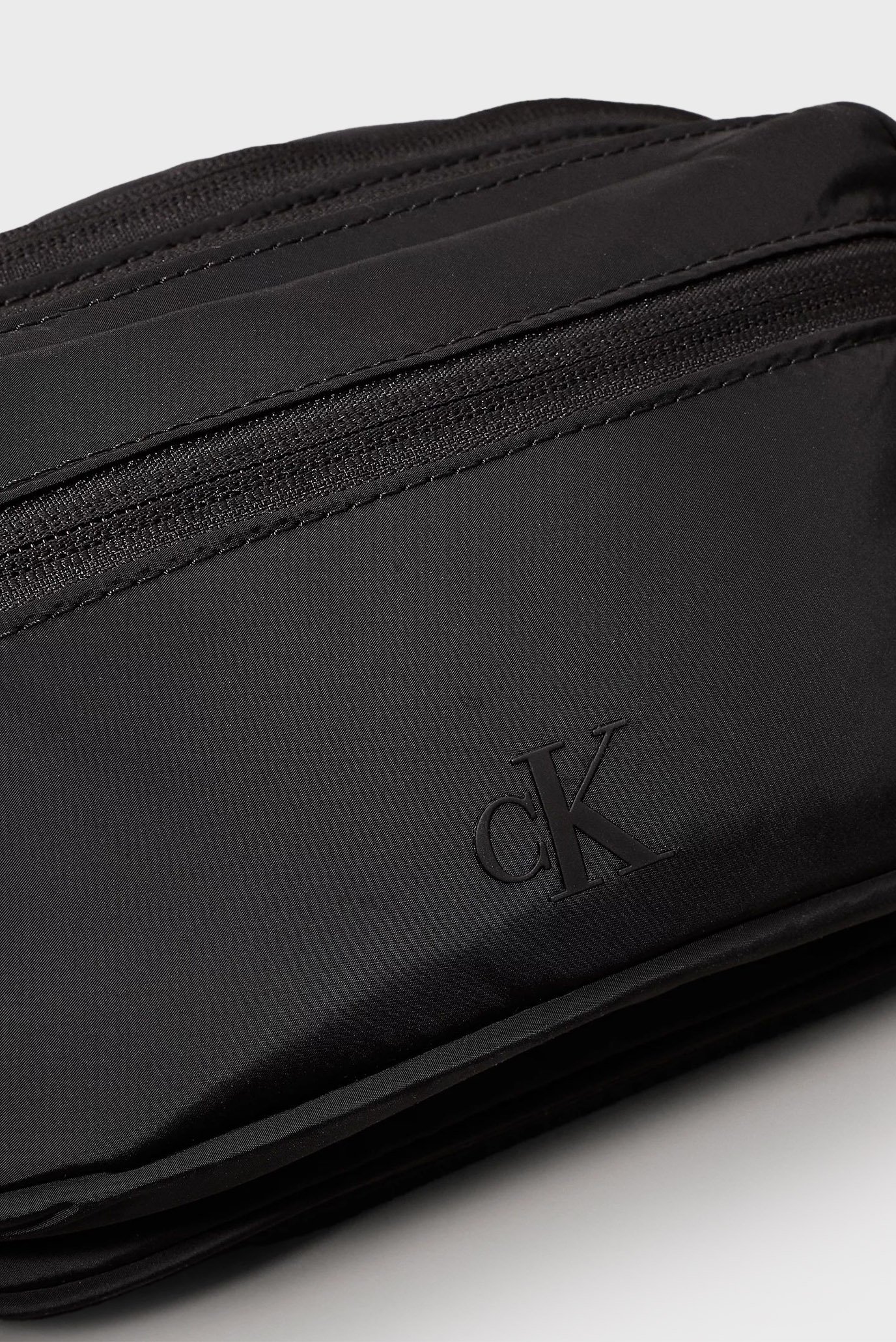 Мужская черная поясная сумка ULTRALIGHT WAISTBAG38 NYCalvin Klein Jeans Мужская черная поясная сумка ULTRALIGHT WAISTBAG38 NY 4