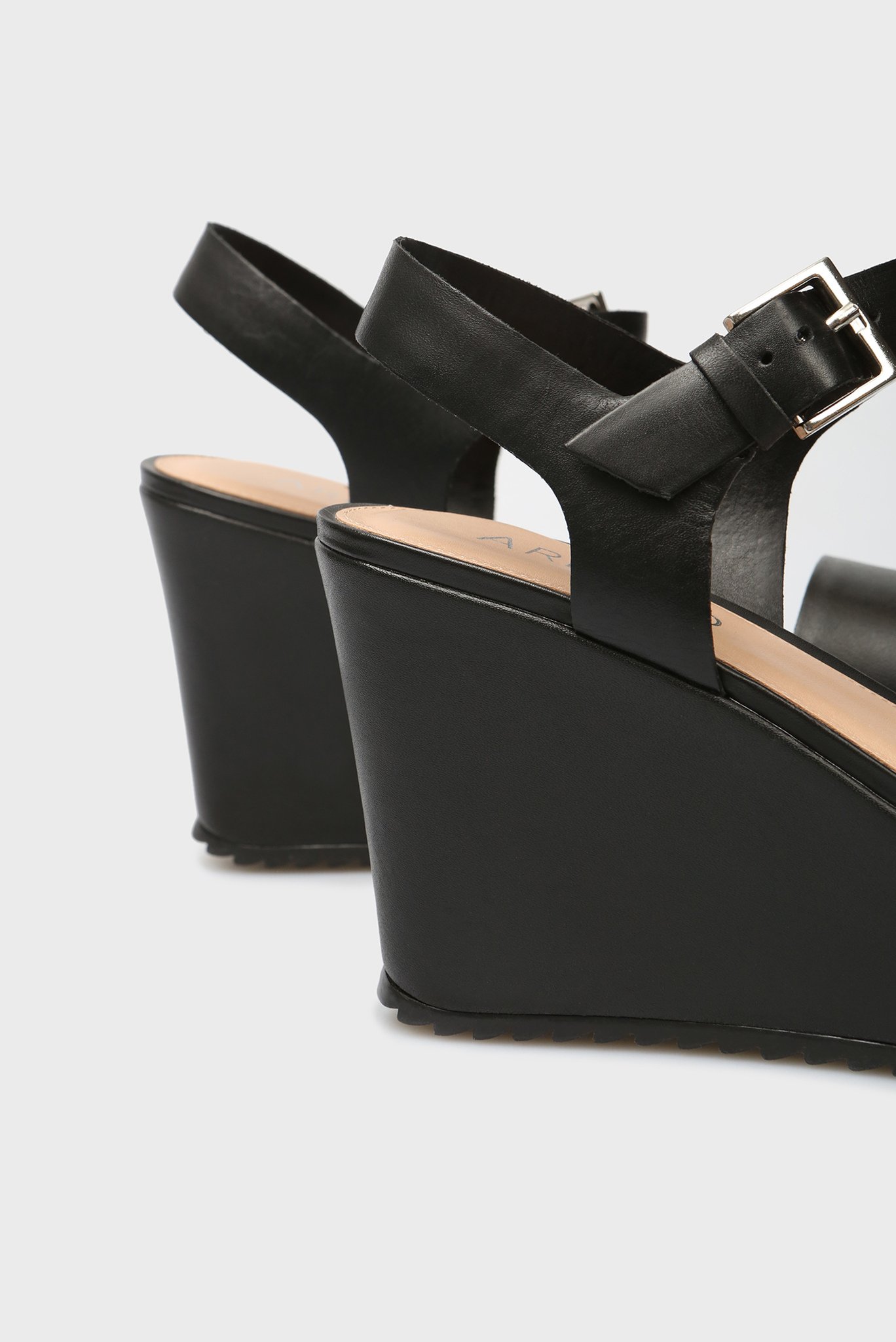 Женские черные кожаные босоножки 5