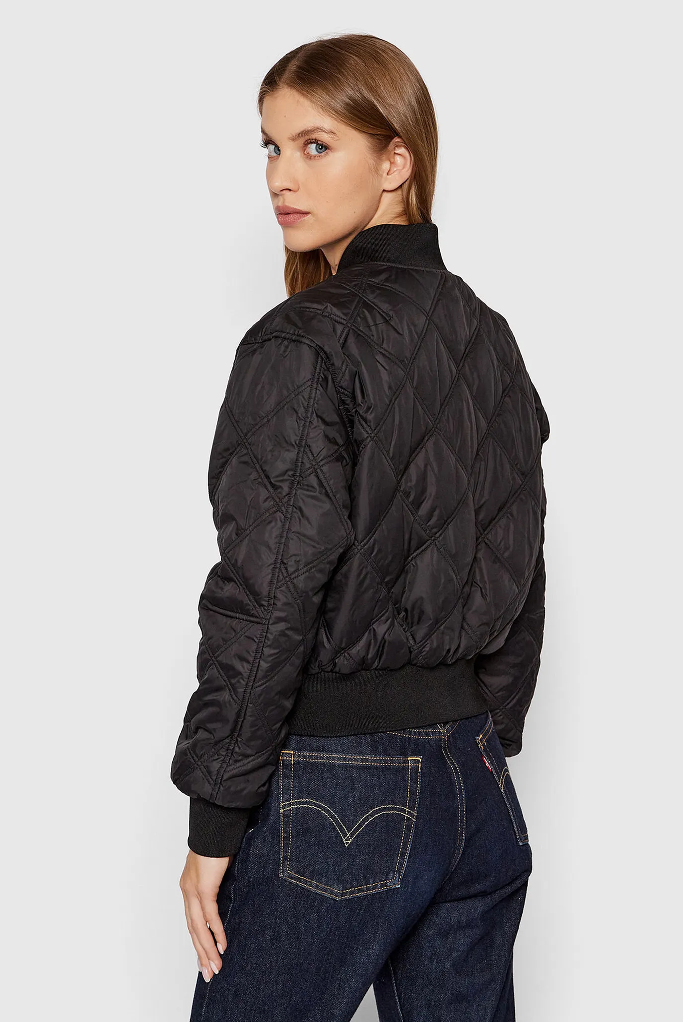 Женский черный двусторонний бомбер 7