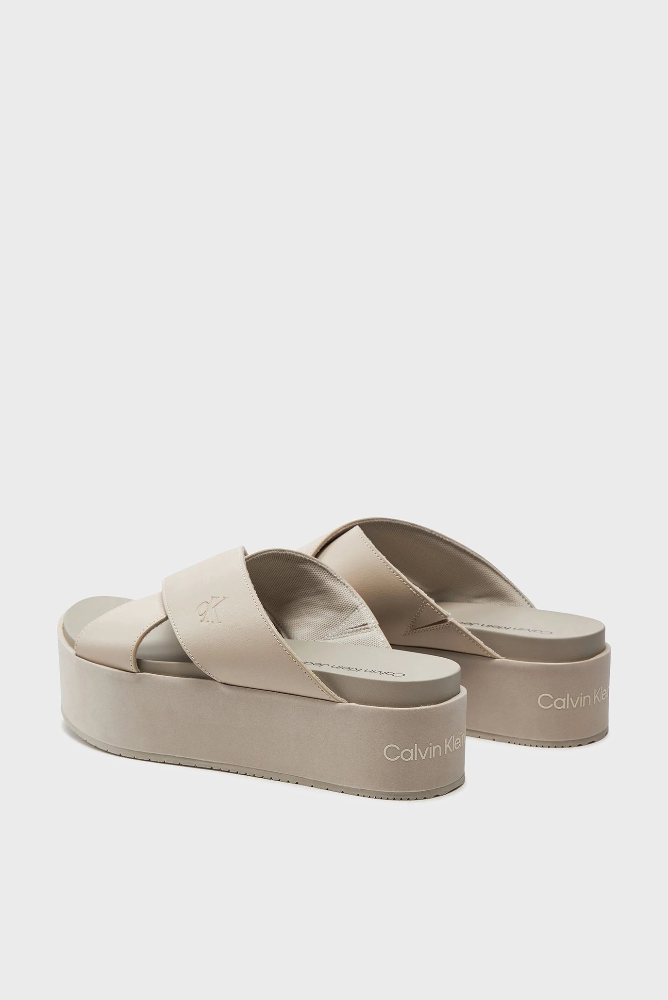Женские бежевые кожаные слайдеры FLATFORM CROSS MG UCCalvin Klein Jeans Женские бежевые кожаные слайдеры FLATFORM CROSS MG UC 4