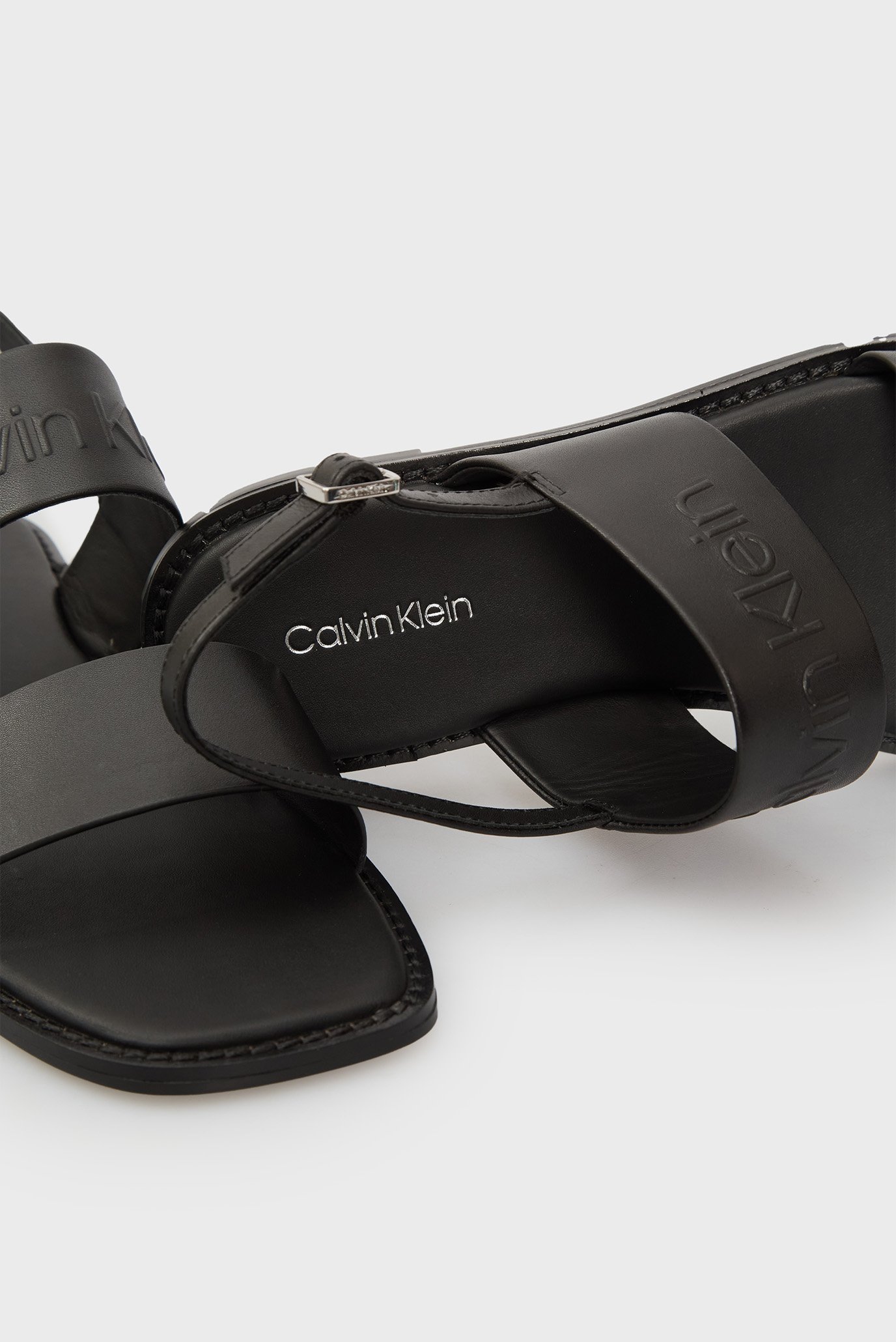 Женские черные кожаные сандалии FLATCalvin Klein Женские черные кожаные сандалии FLAT 2