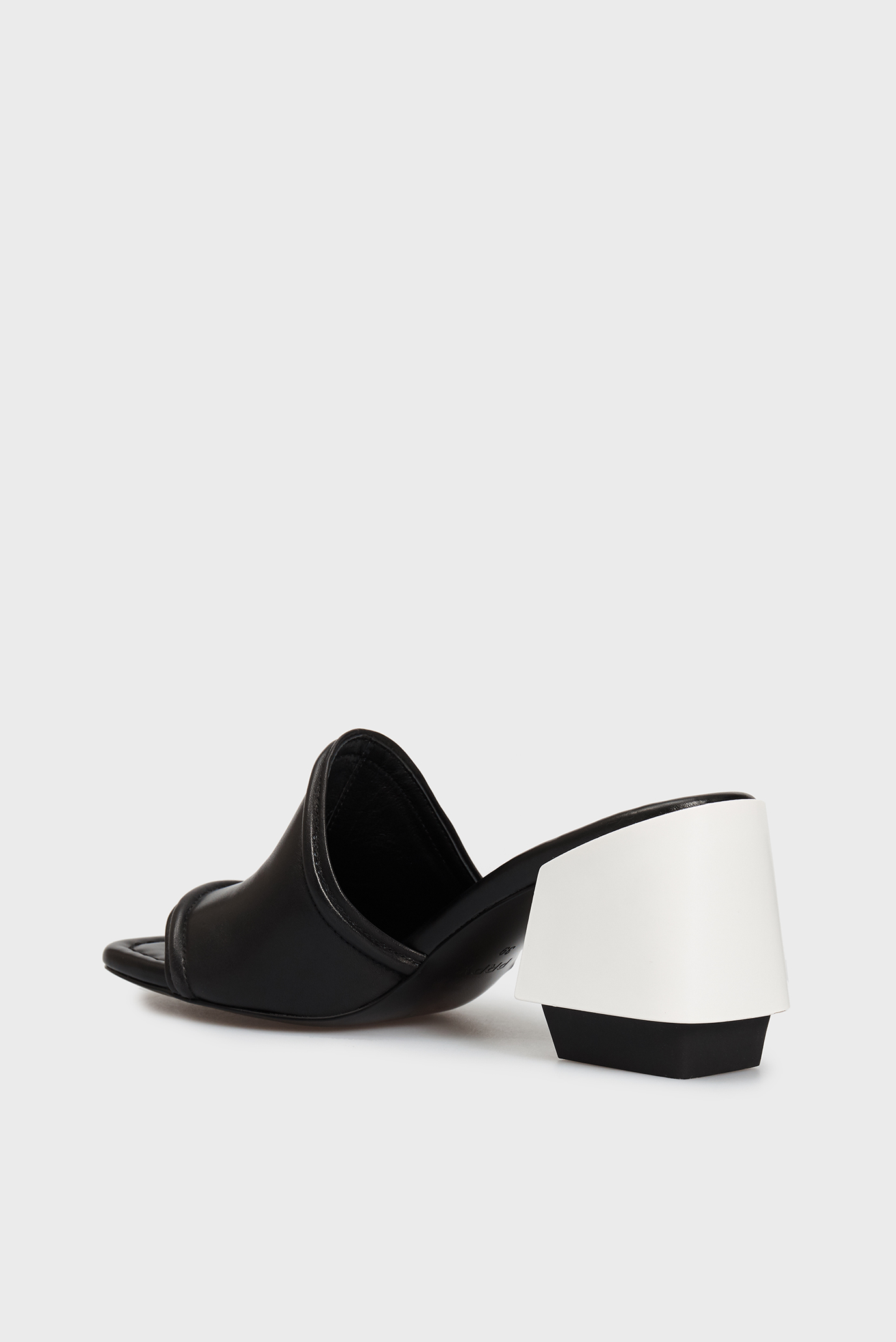 Женские черные кожаные мюли Karolina 8