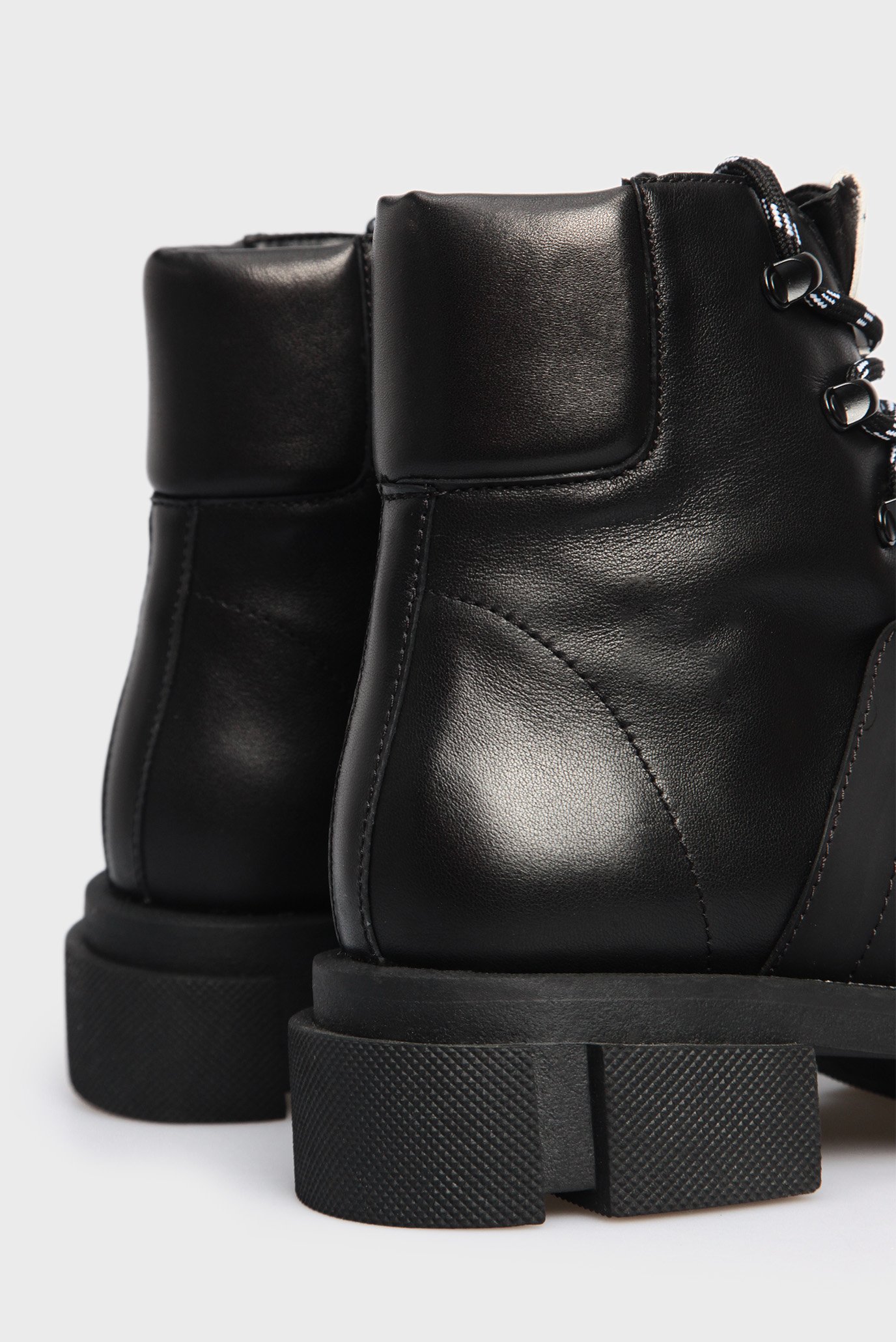 Женские черные кожаные ботинки 7