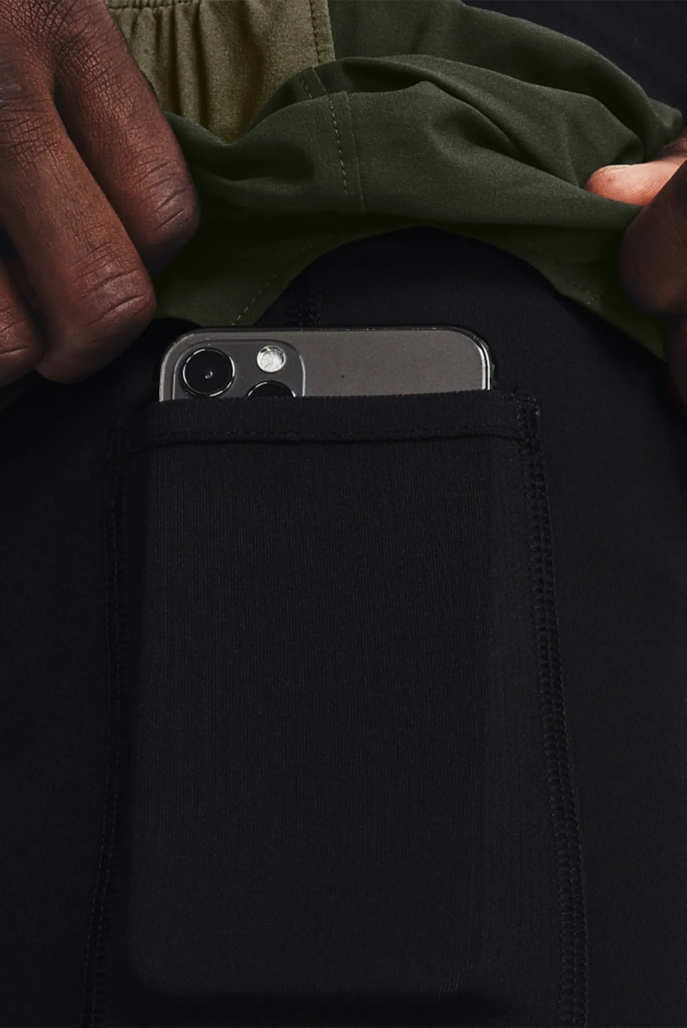 Мужские зеленые шорты UA Run Anywhere Short 4