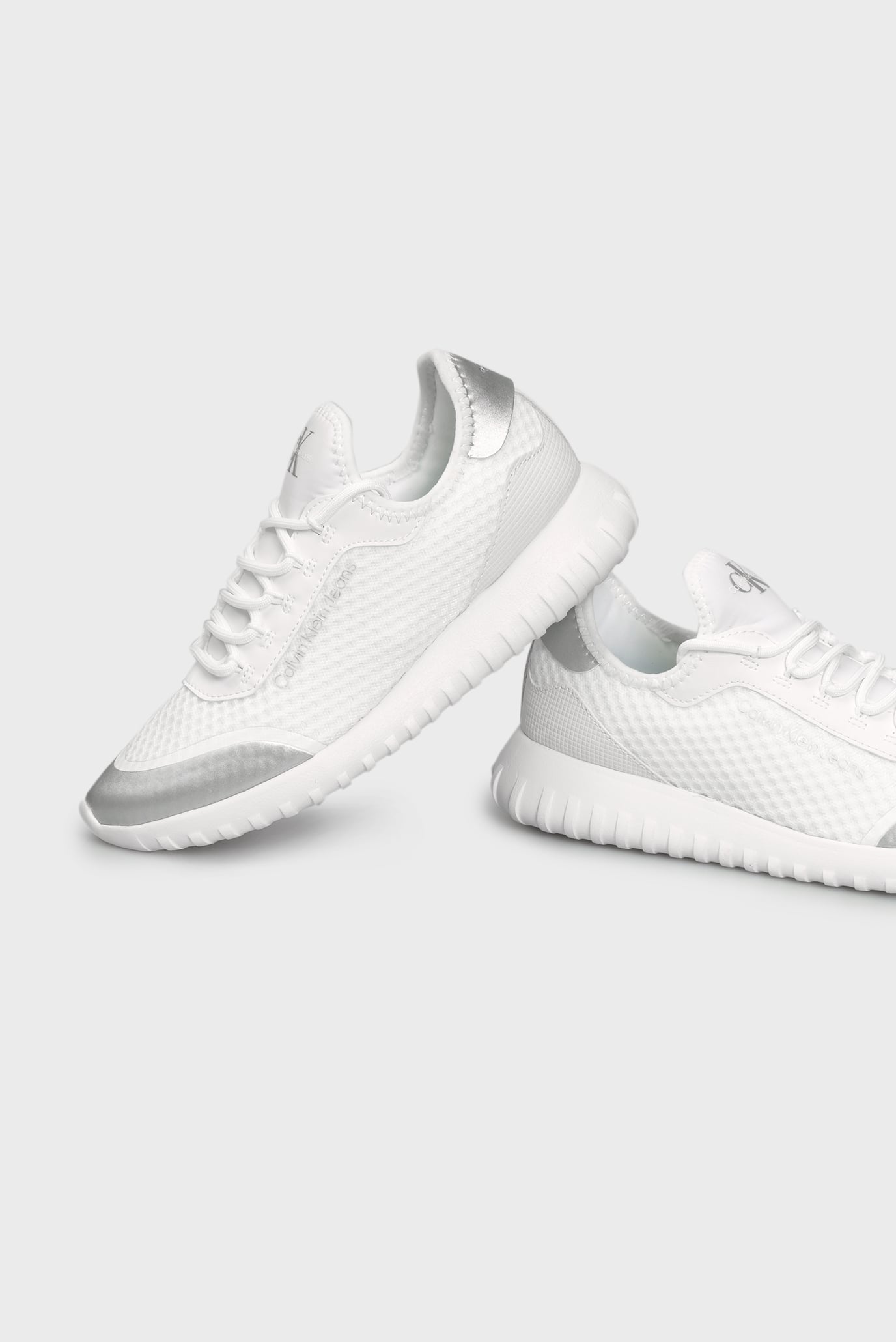 Женские белые кроссовки 8