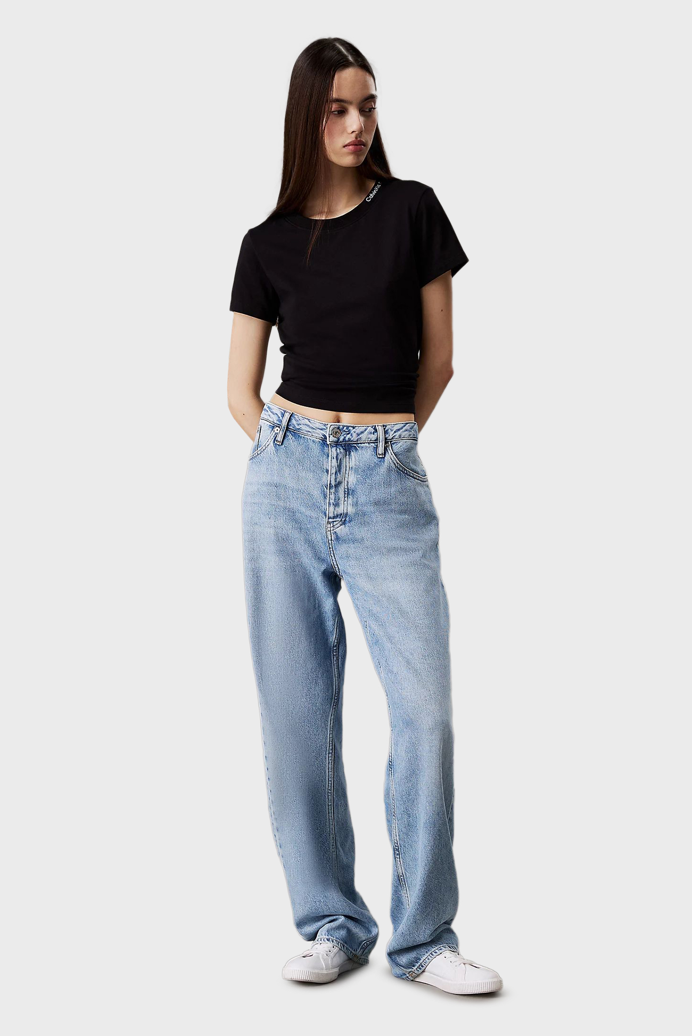 Женская черная футболка LOGO NECKLINE 2