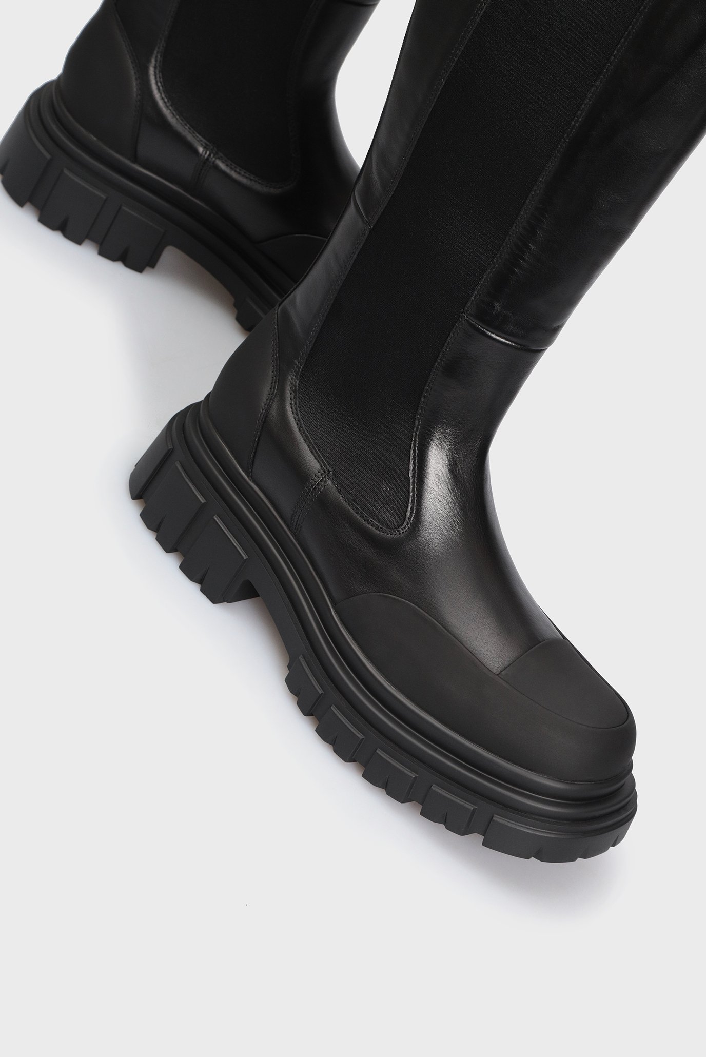 Женские черные кожаные сапоги Badosa 7