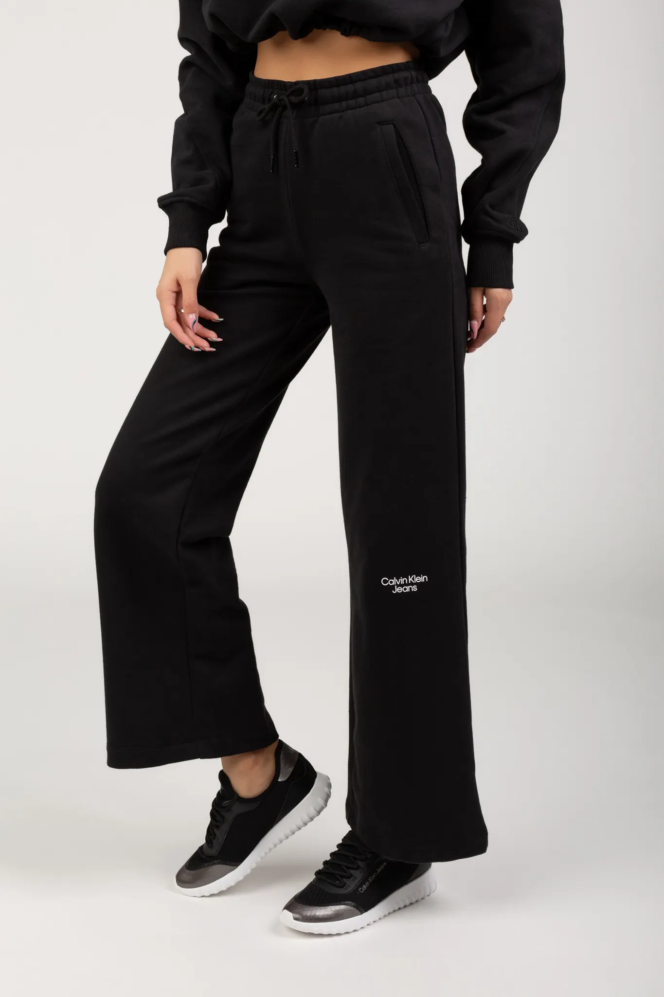 Женские черные спортивные брюки 10