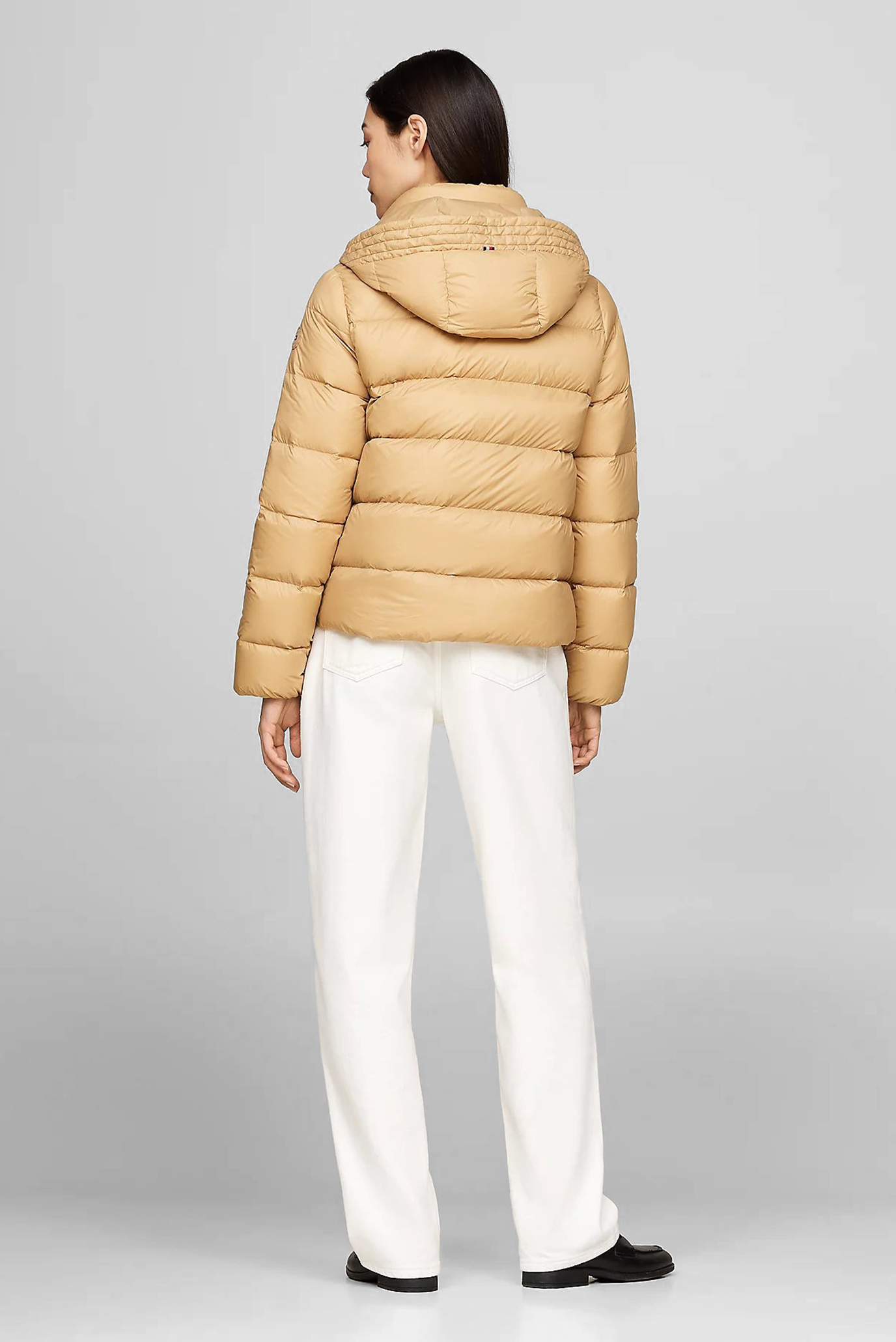 Женский бежевый пуховик 3