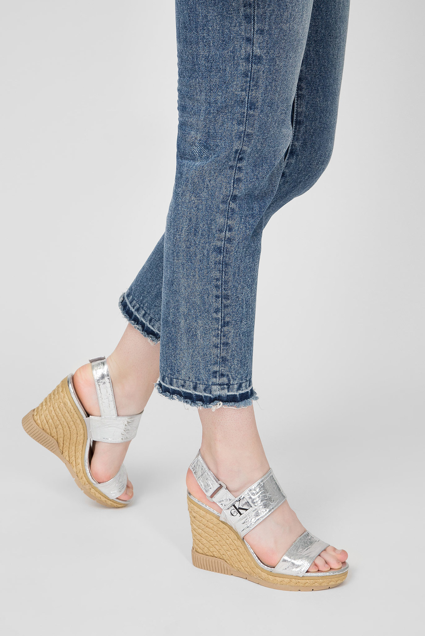 Серебряные босоножки 5