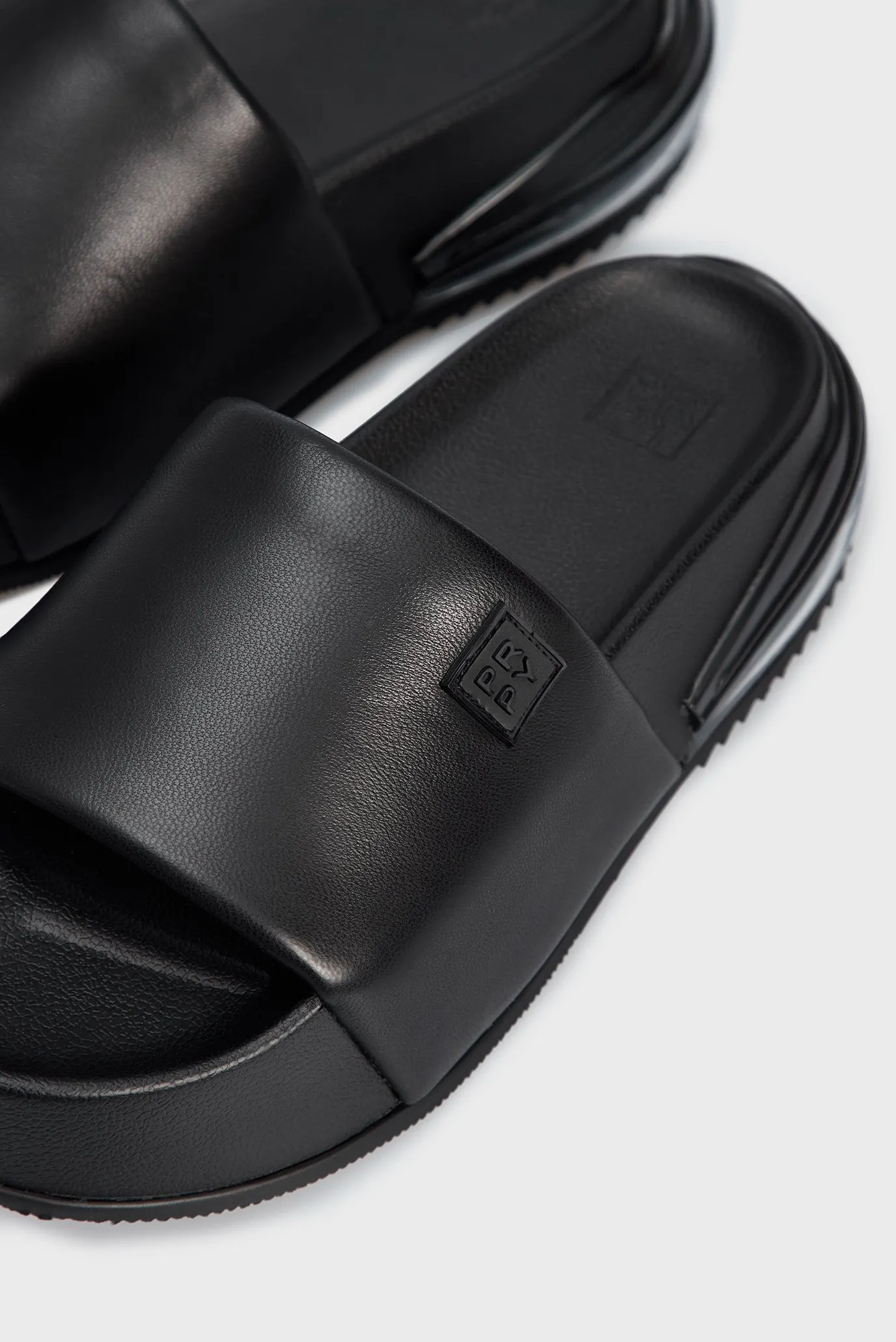 Женские черные кожаные слайдеры Kimberly 2