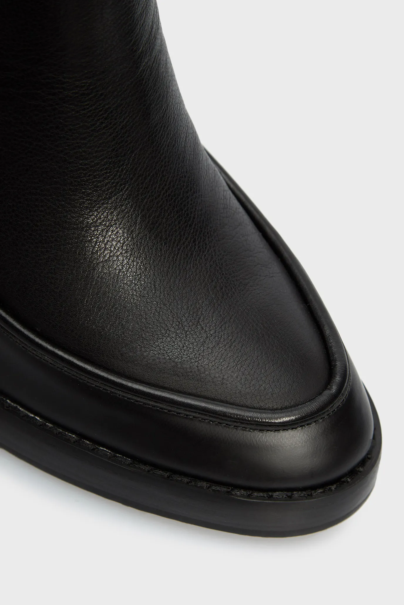 Женские черные кожаные ботильоны Chara 10