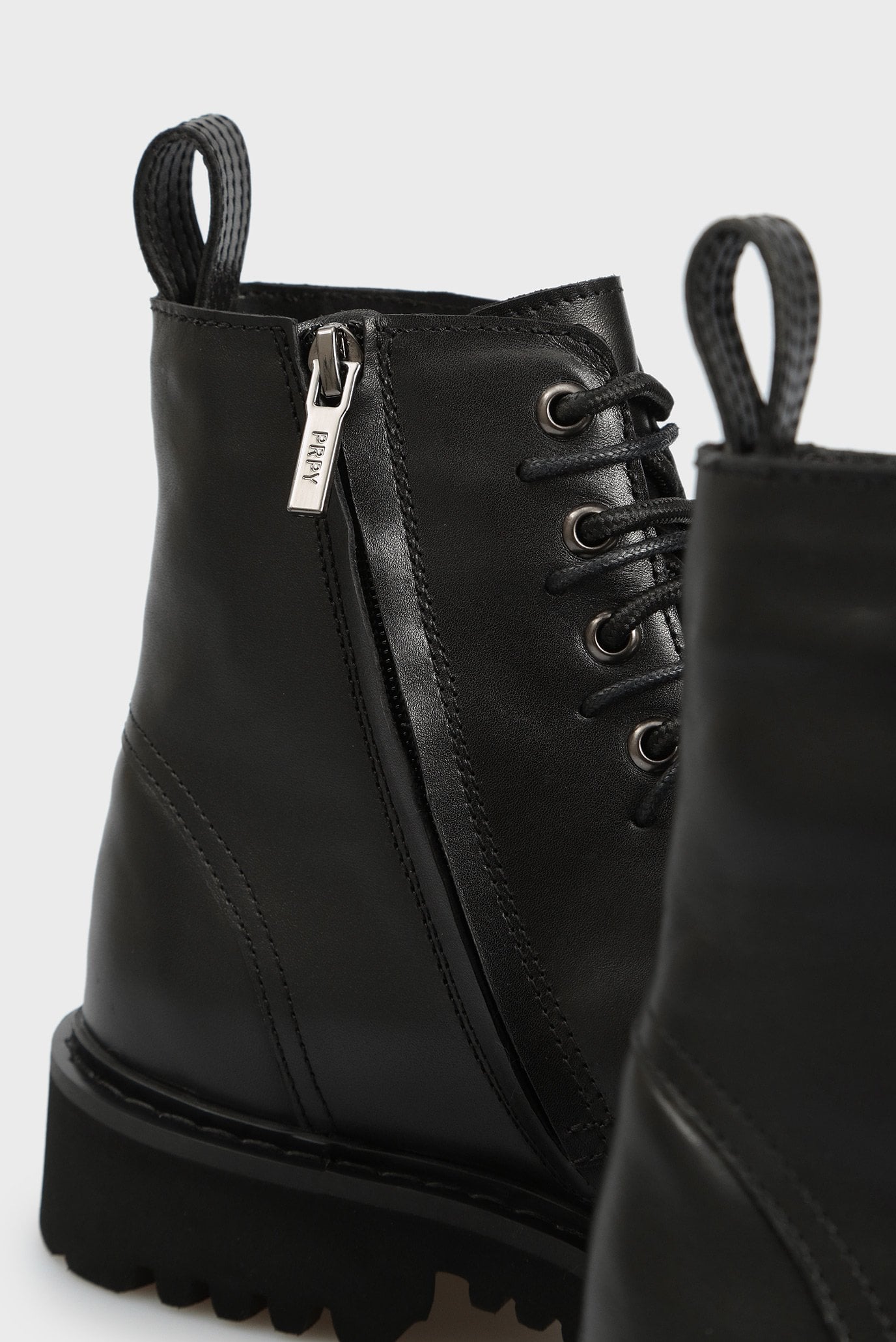 Женские черные кожаные ботинки Adrienne 5