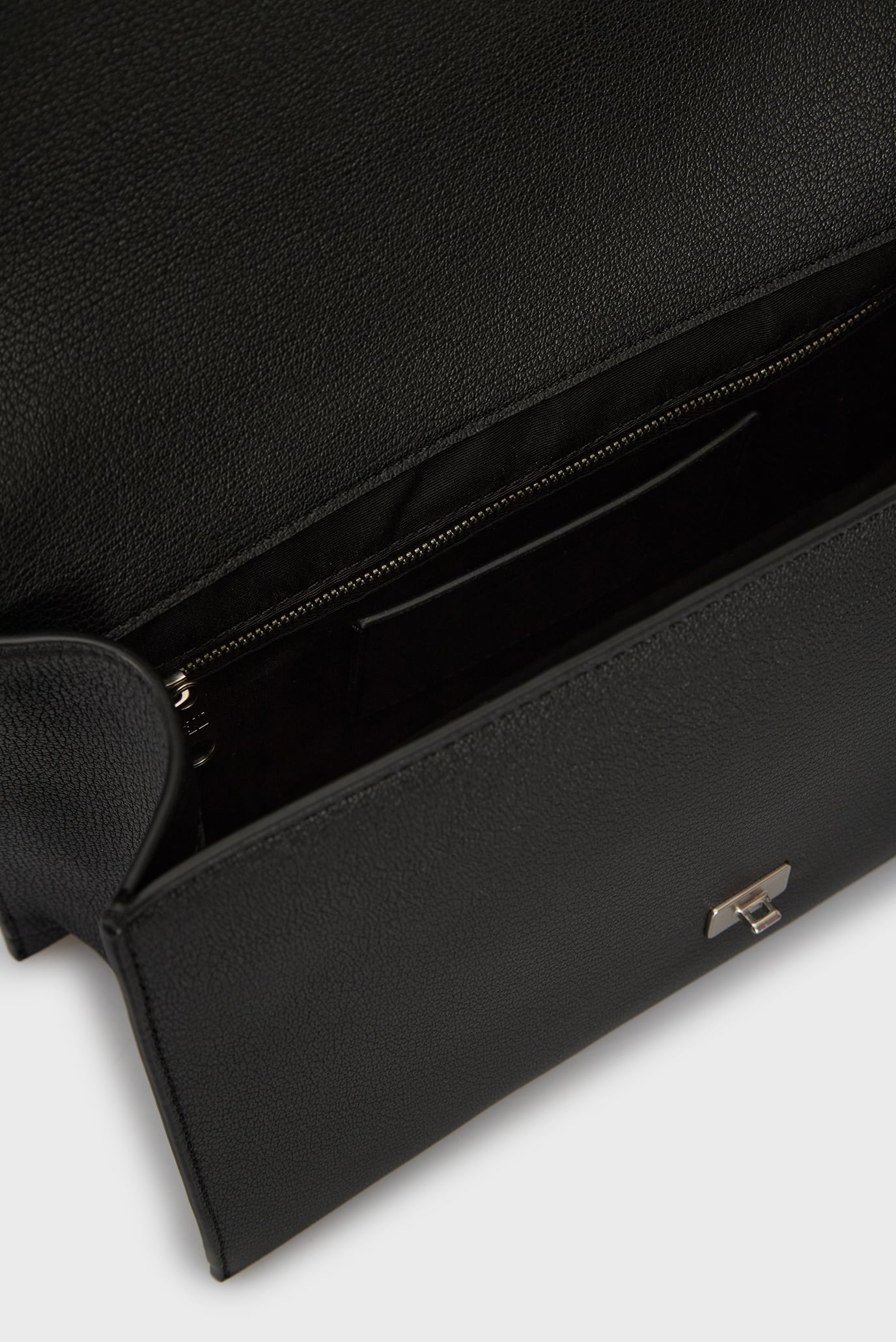 Женская черная сумка FORGED CHAIN FLAP BAG28 6