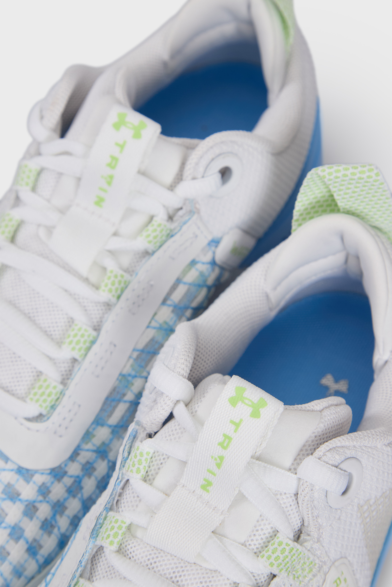 Женские белые кроссовки UA W TriBase Reign 6 2