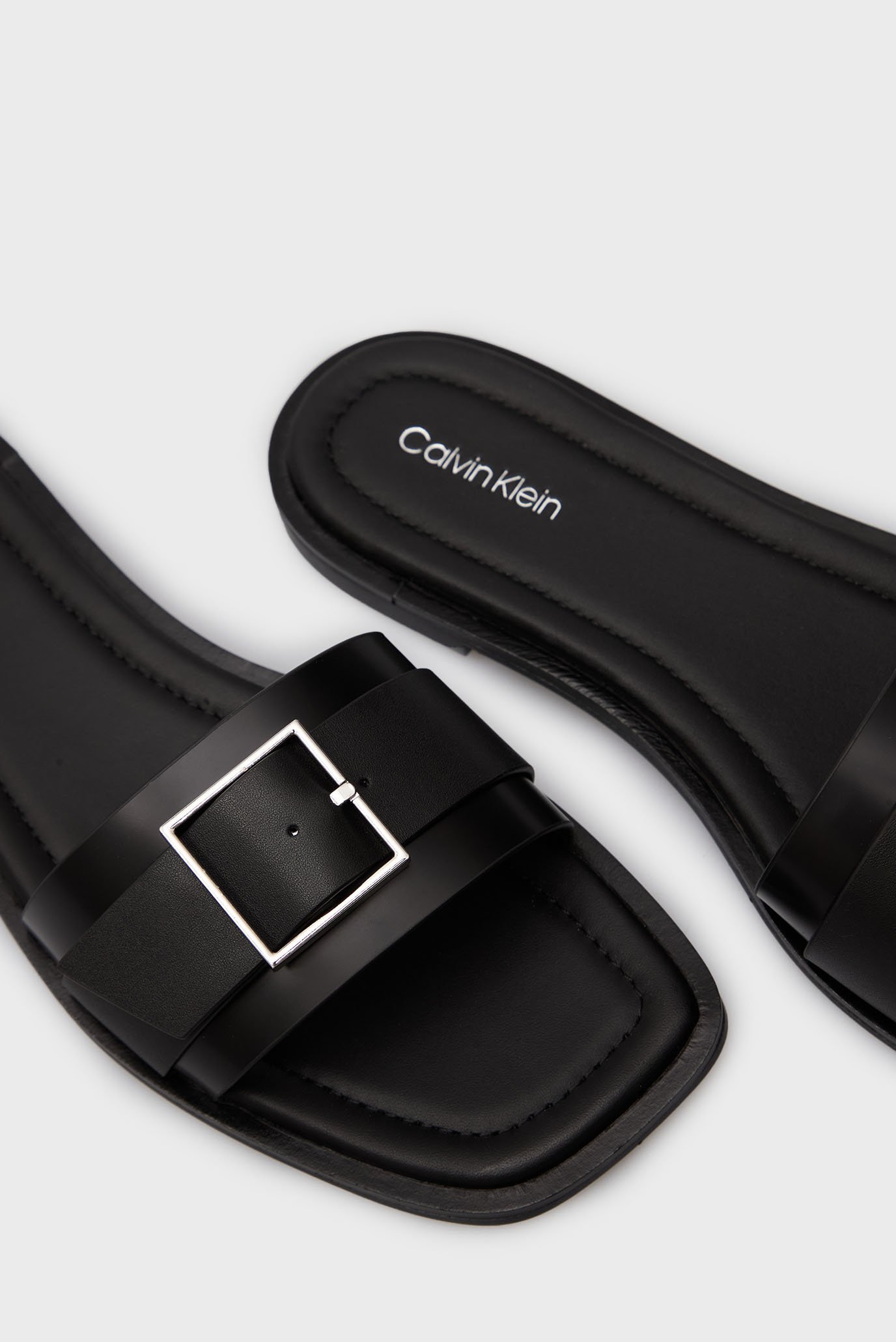 Женские черные кожаные слайдеры FLAT SLIDECalvin Klein Женские черные кожаные слайдеры FLAT SLIDE 2