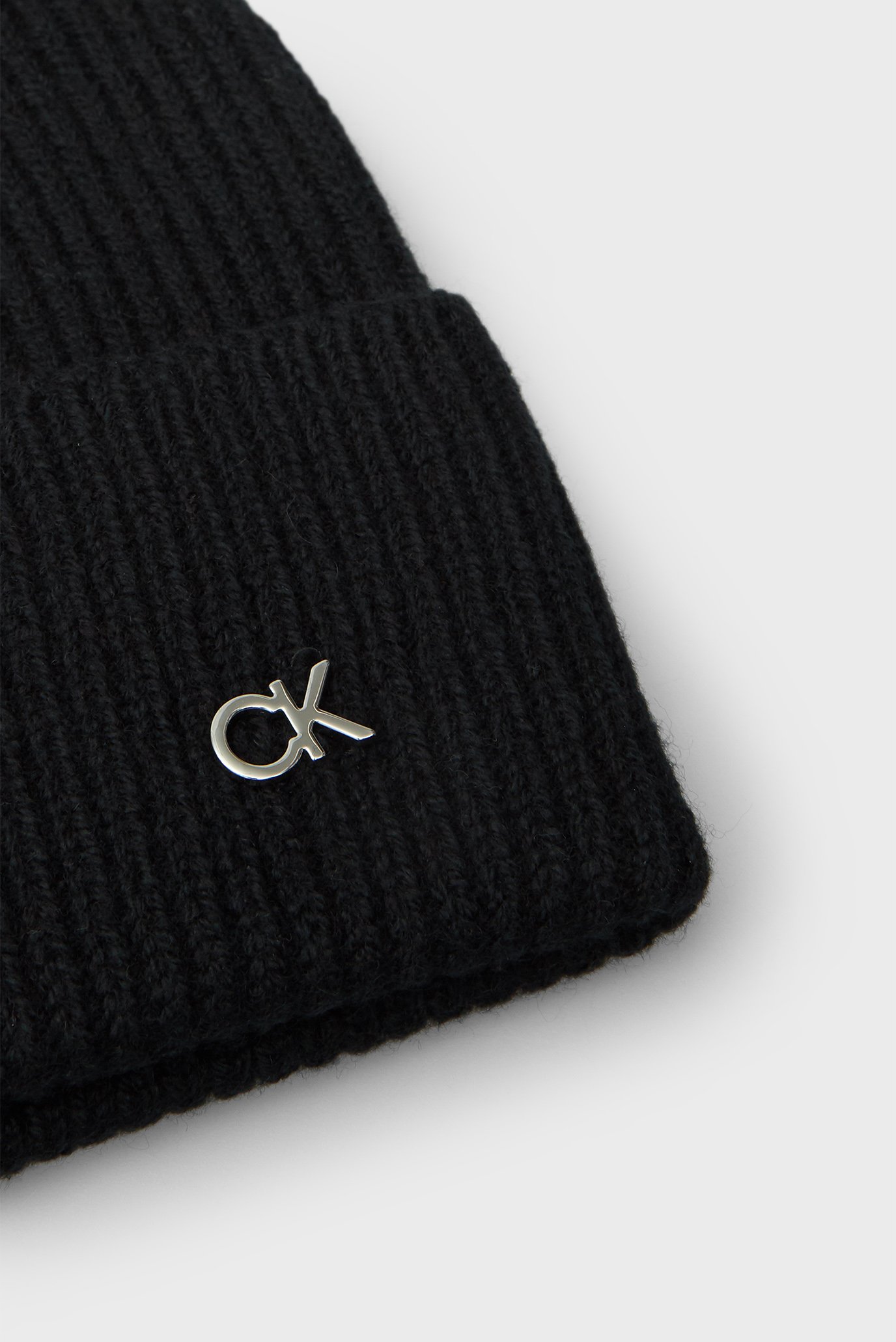 Женская черная шерстяная шапка CK METAL CHUNKY RIB BEANIE 4