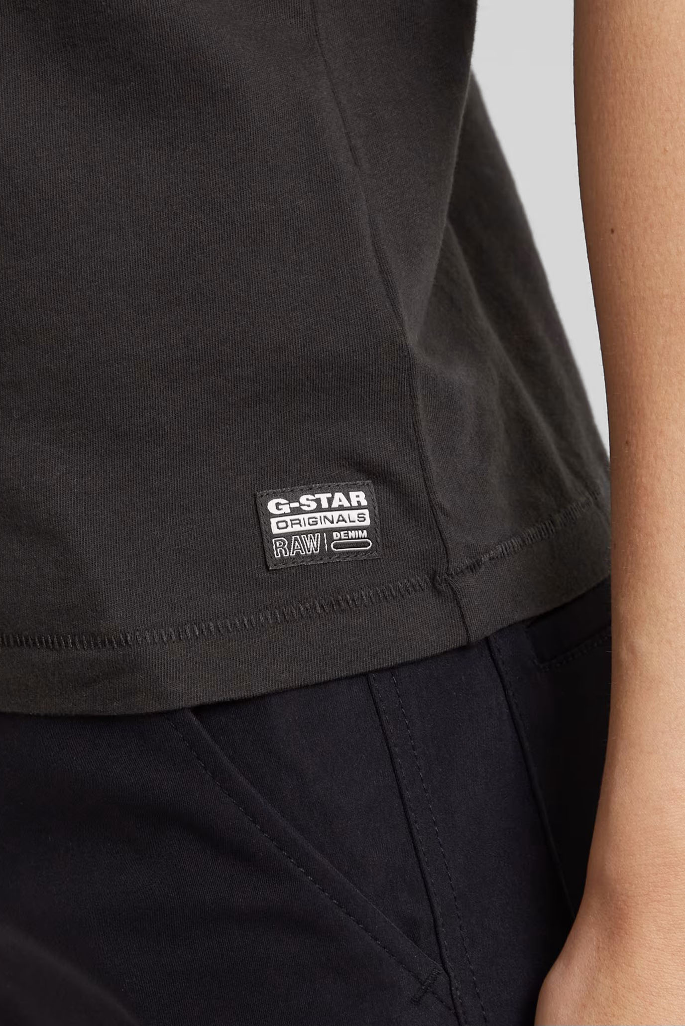 Женская черная футболка Faux embro logo r t wmn 4