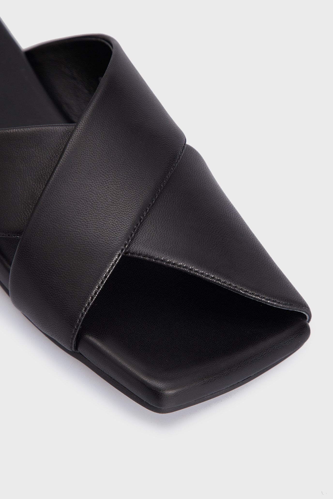 Женские черные кожаные слайдеры Aileen 2