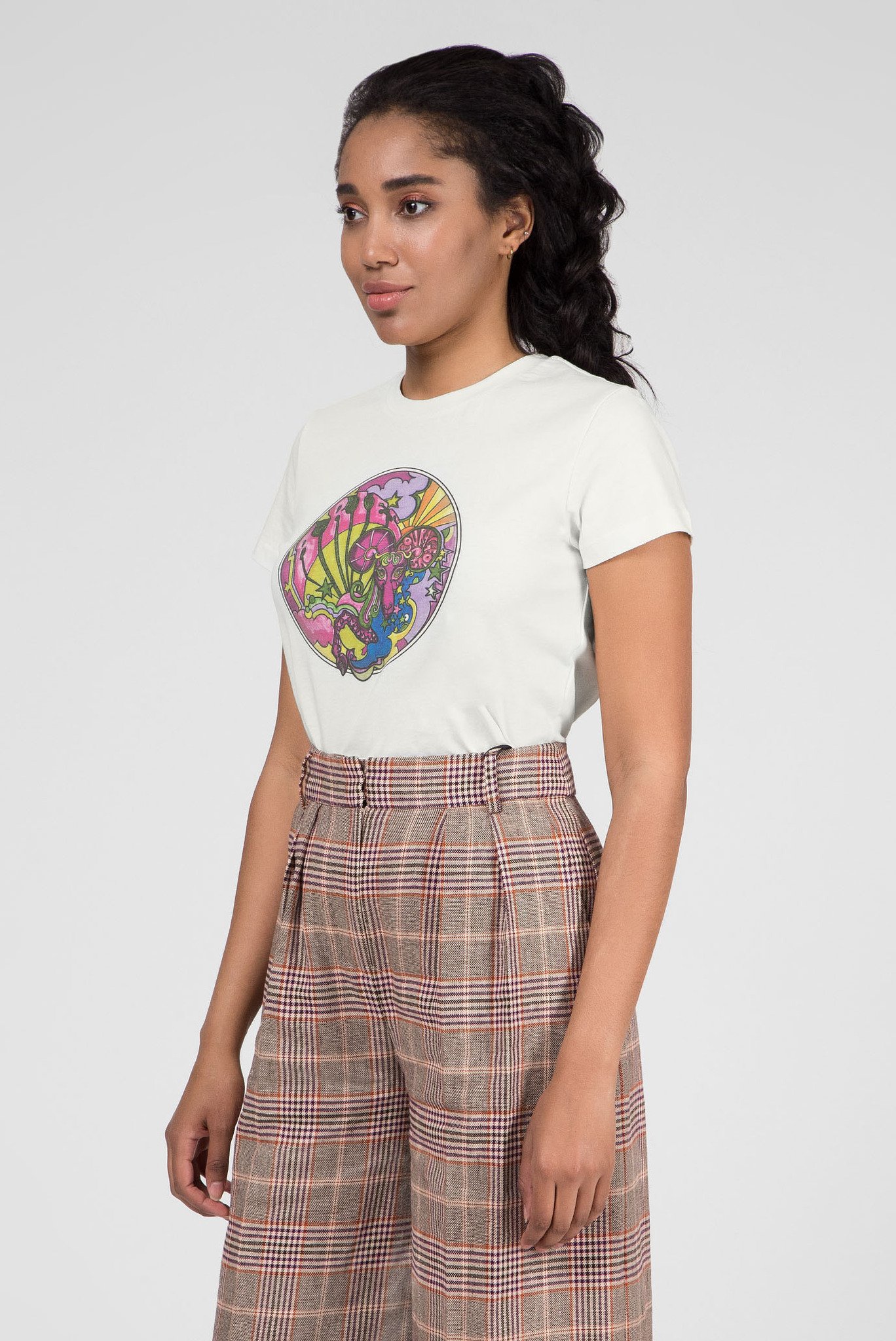 Женская бежевая футболка ZENDAYA ZODIAC ARIES 2