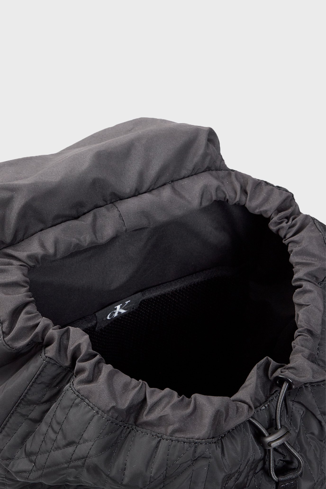 Мужской черный рюкзак QUILTED FLAPCalvin Klein Jeans Мужской черный рюкзак QUILTED FLAP 5