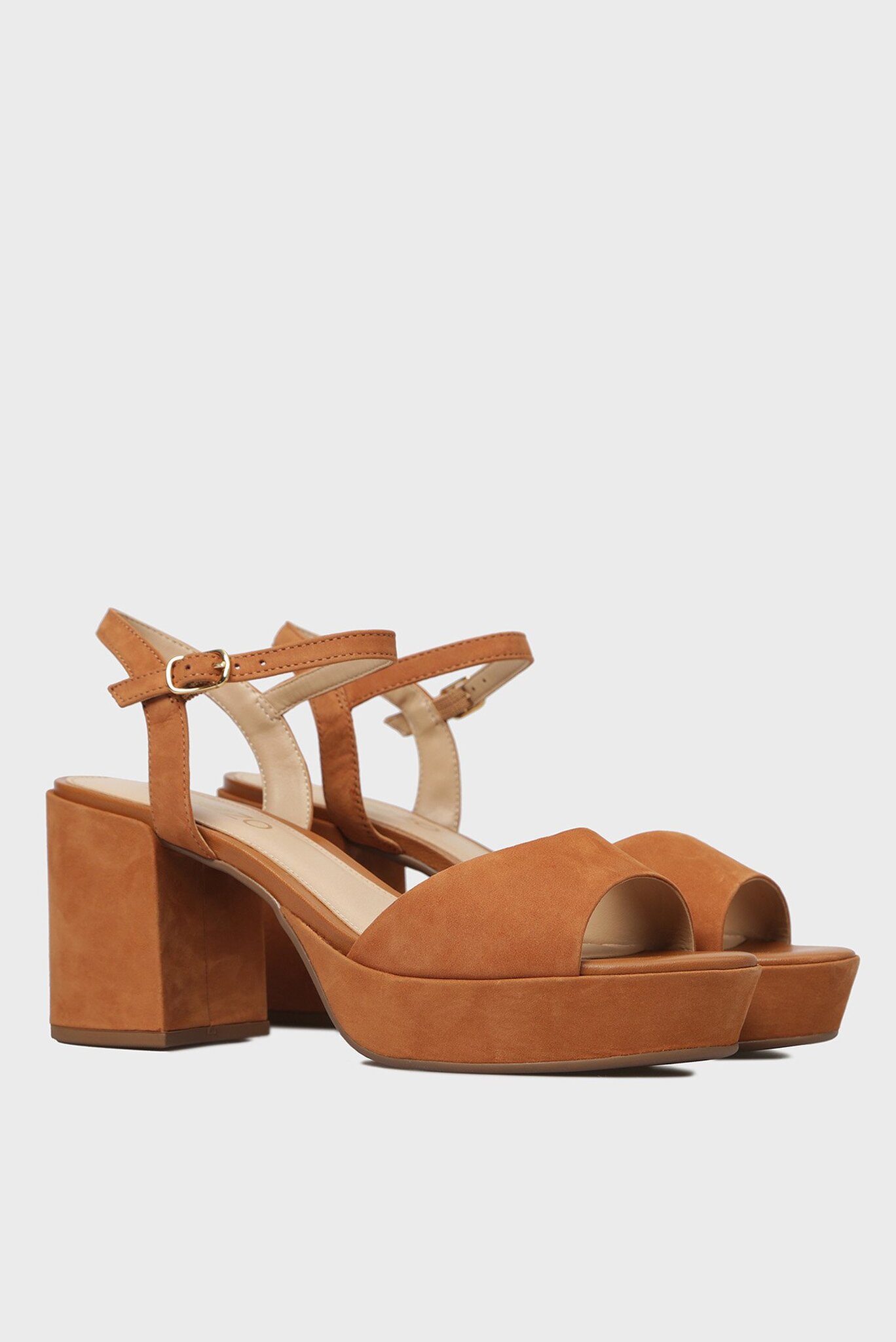 Женские рыжие кожаные босоножкиArezzo Женские рыжие кожаные босоножки 2