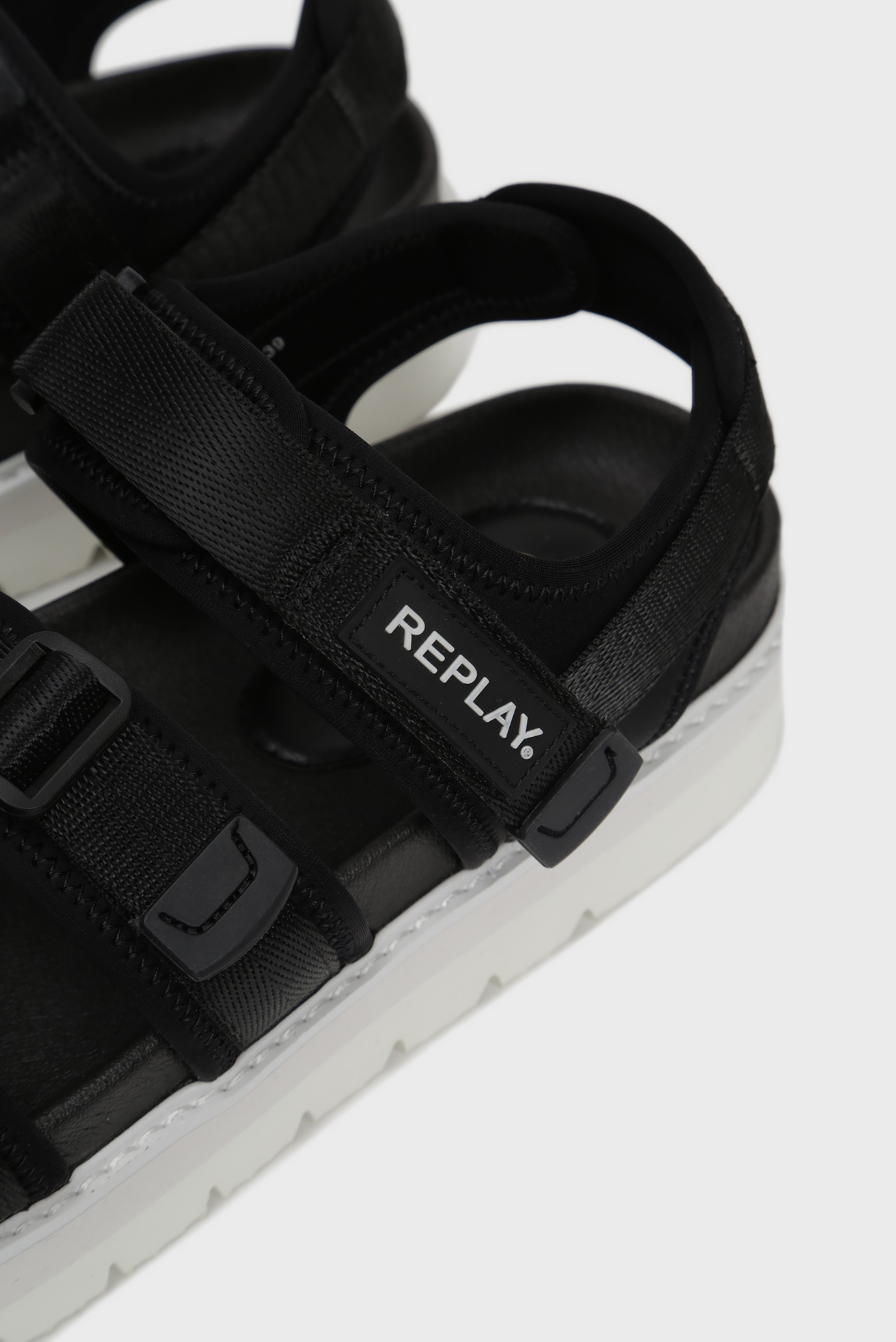 Женские черные сандалии AVANA 10