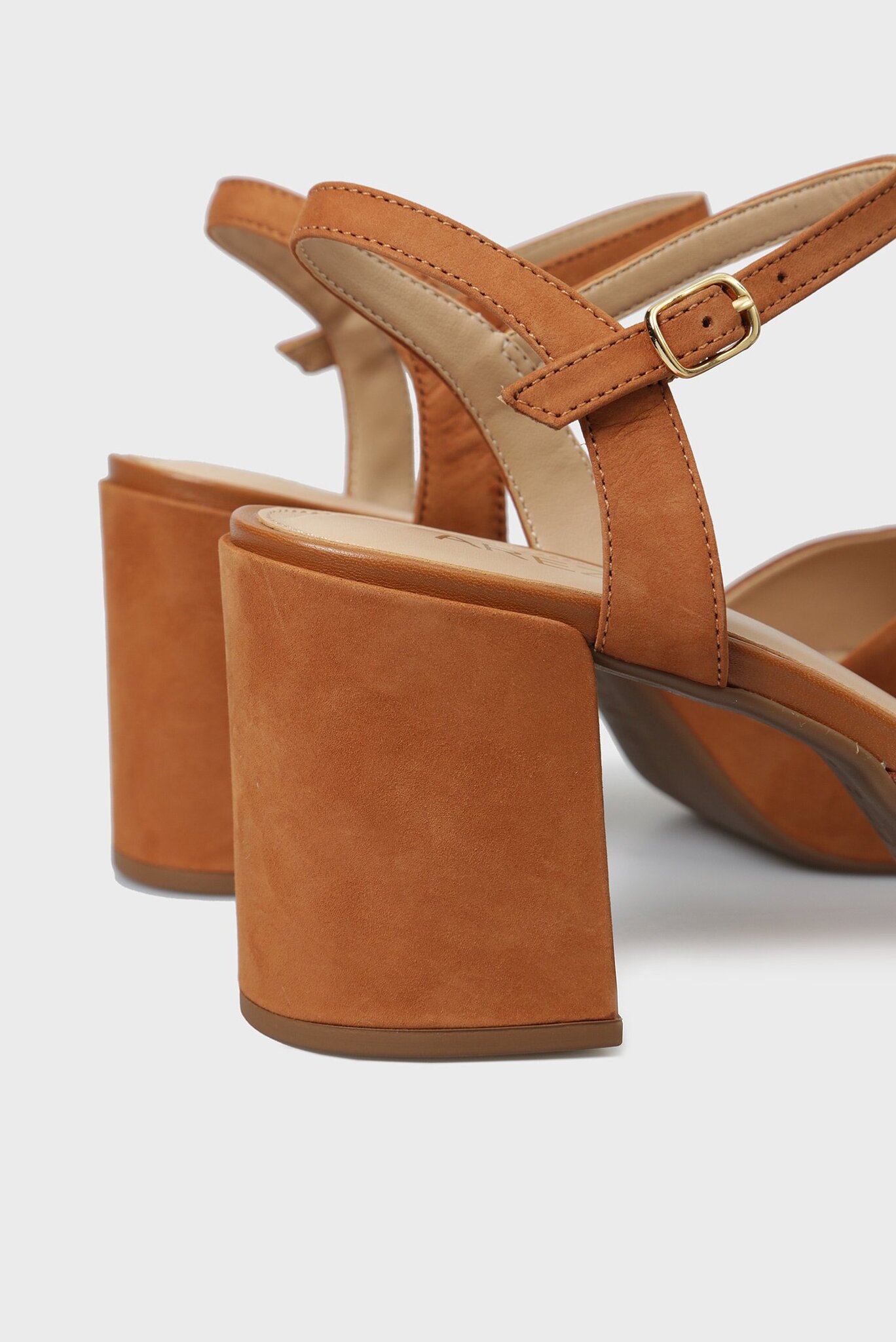 Женские рыжие кожаные босоножкиArezzo Женские рыжие кожаные босоножки 5