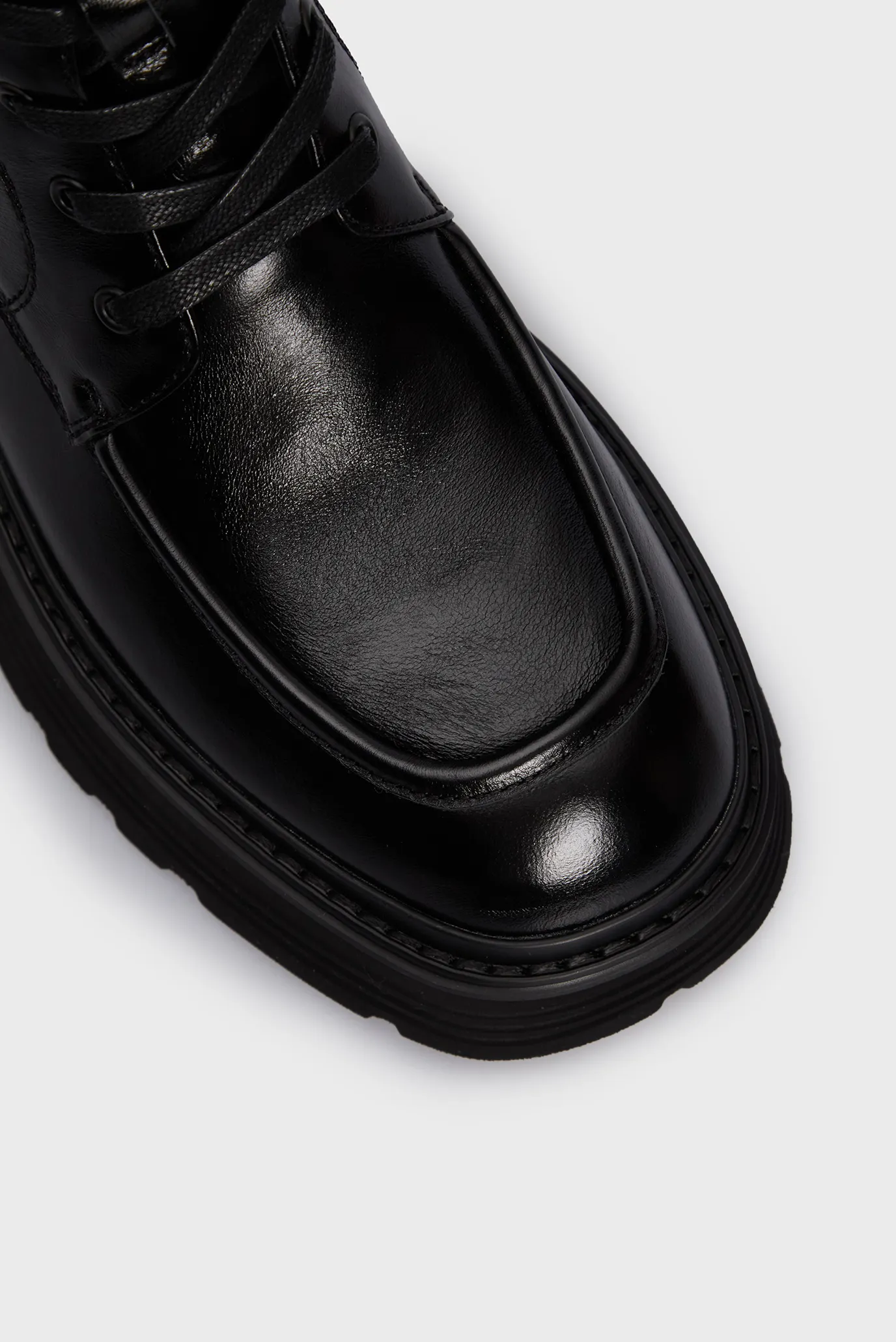 Женские черные кожаные ботинки Runi 4