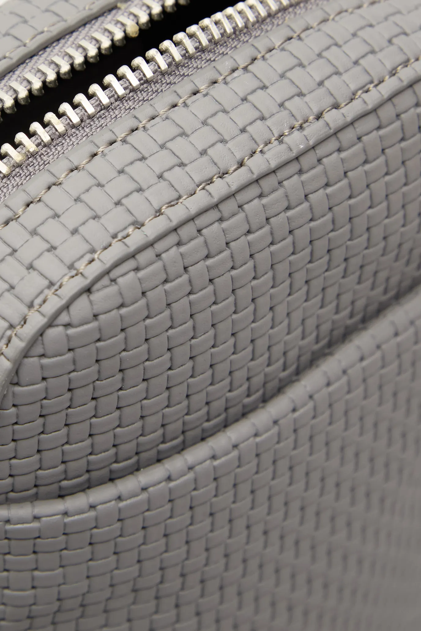 Сумка EMBOSSED WOVEN SLIM REPORTER 6