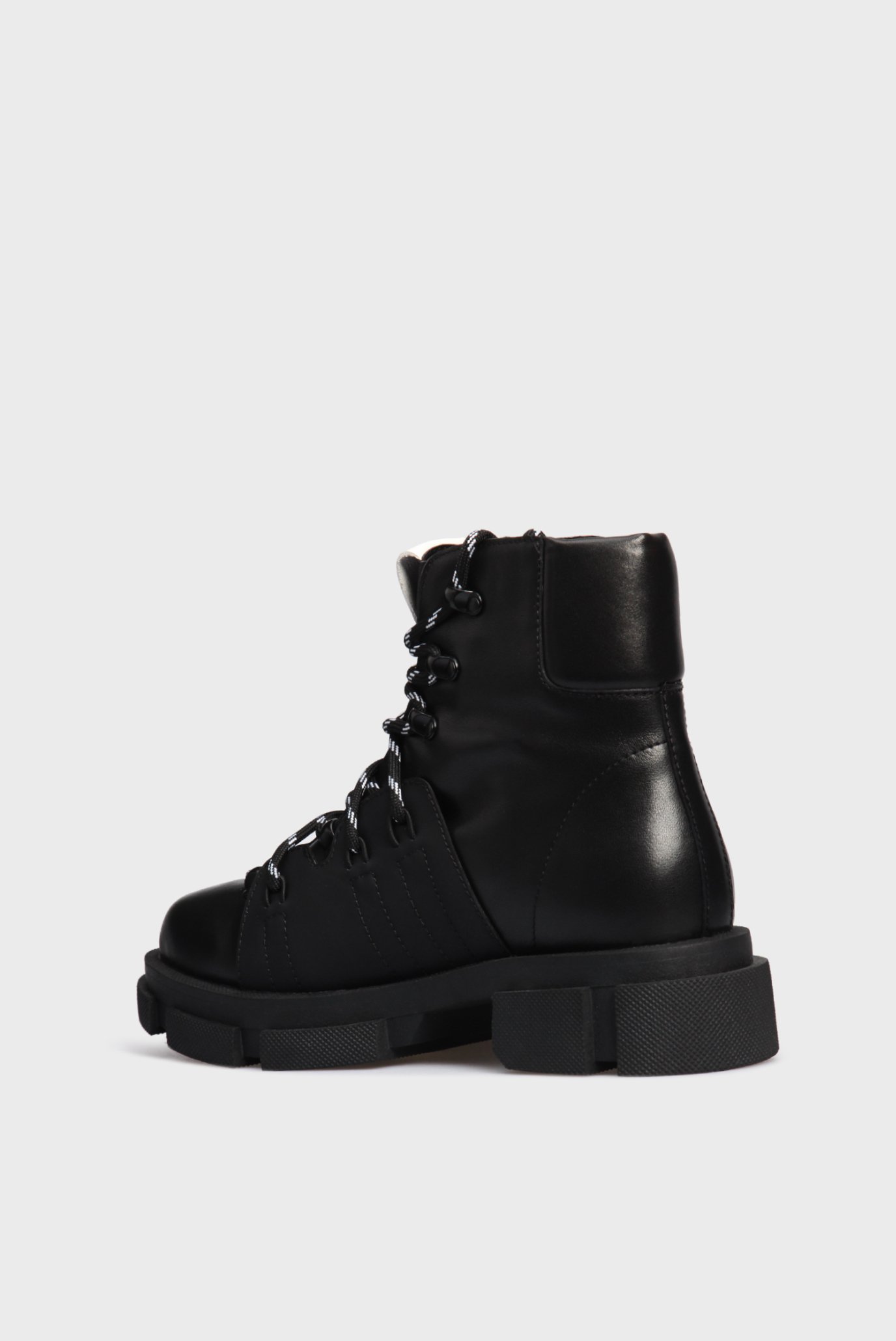 Женские черные кожаные ботинки 9