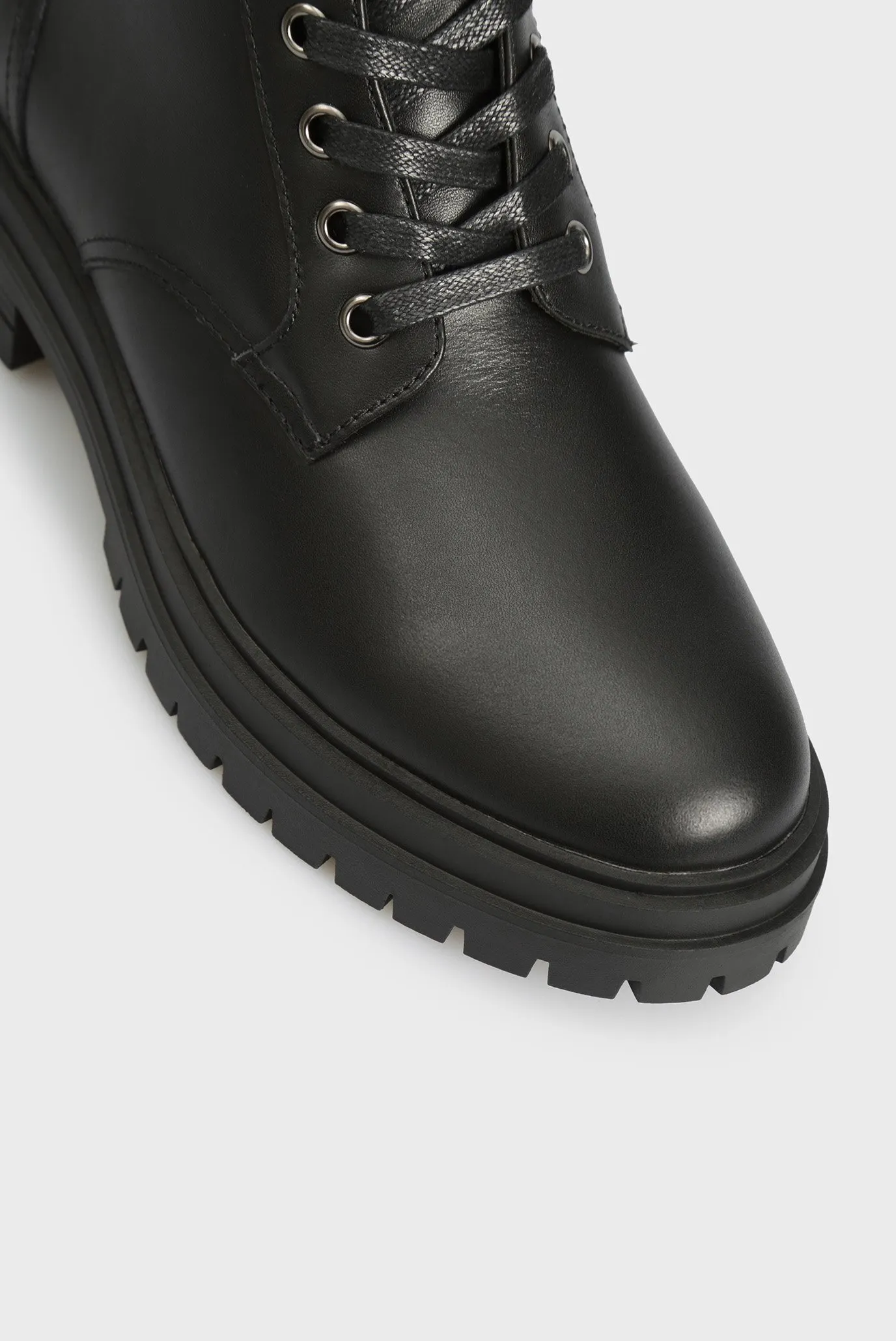 Женские черные кожаные ботинки Delaney 5